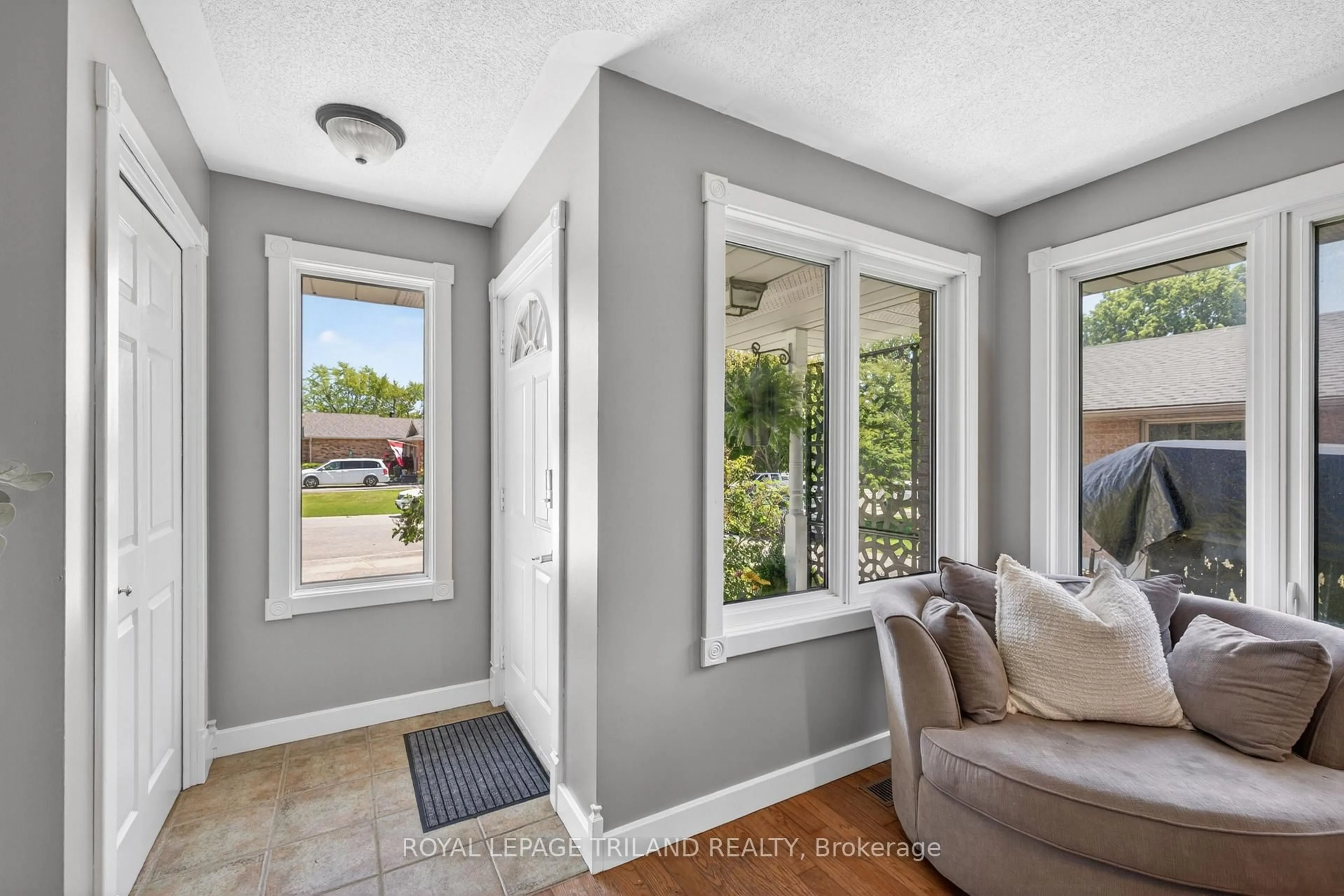 Indoor entryway for 24 Farmington Ave, Aylmer Ontario N5H 3E4