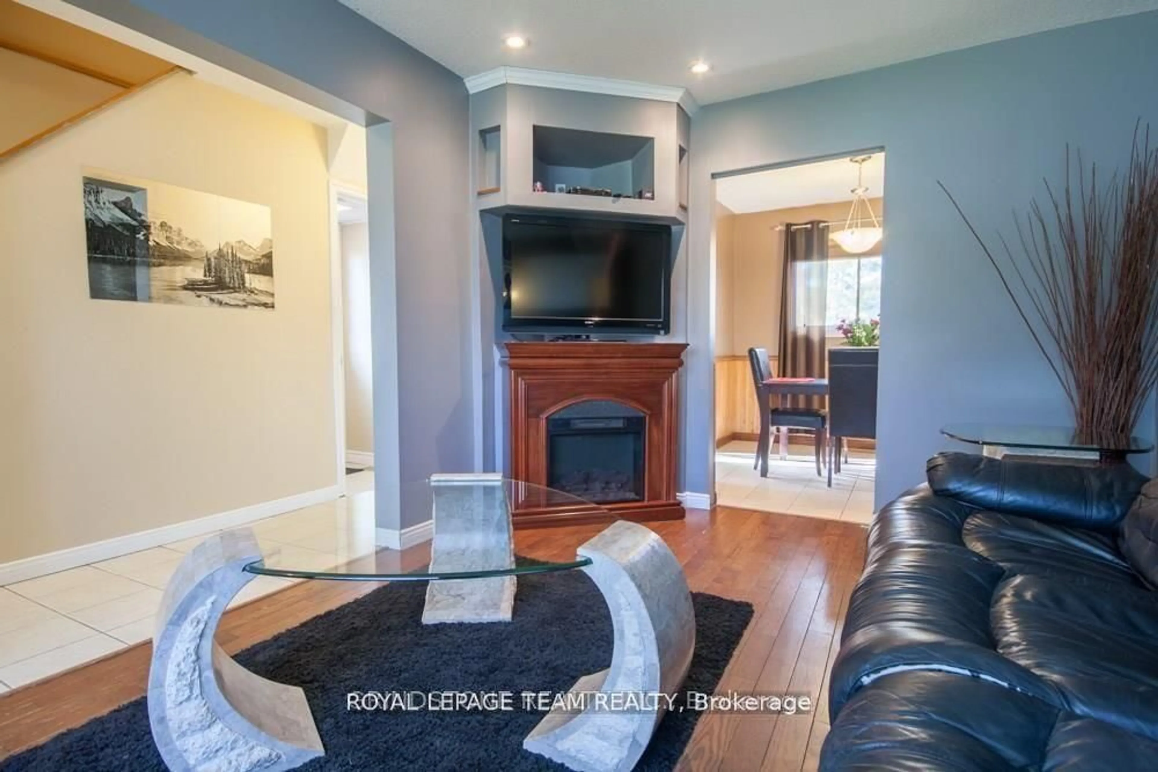 Living room with furniture, unknown for 183 McElroy Dr, Kanata Ontario K2L 1X7