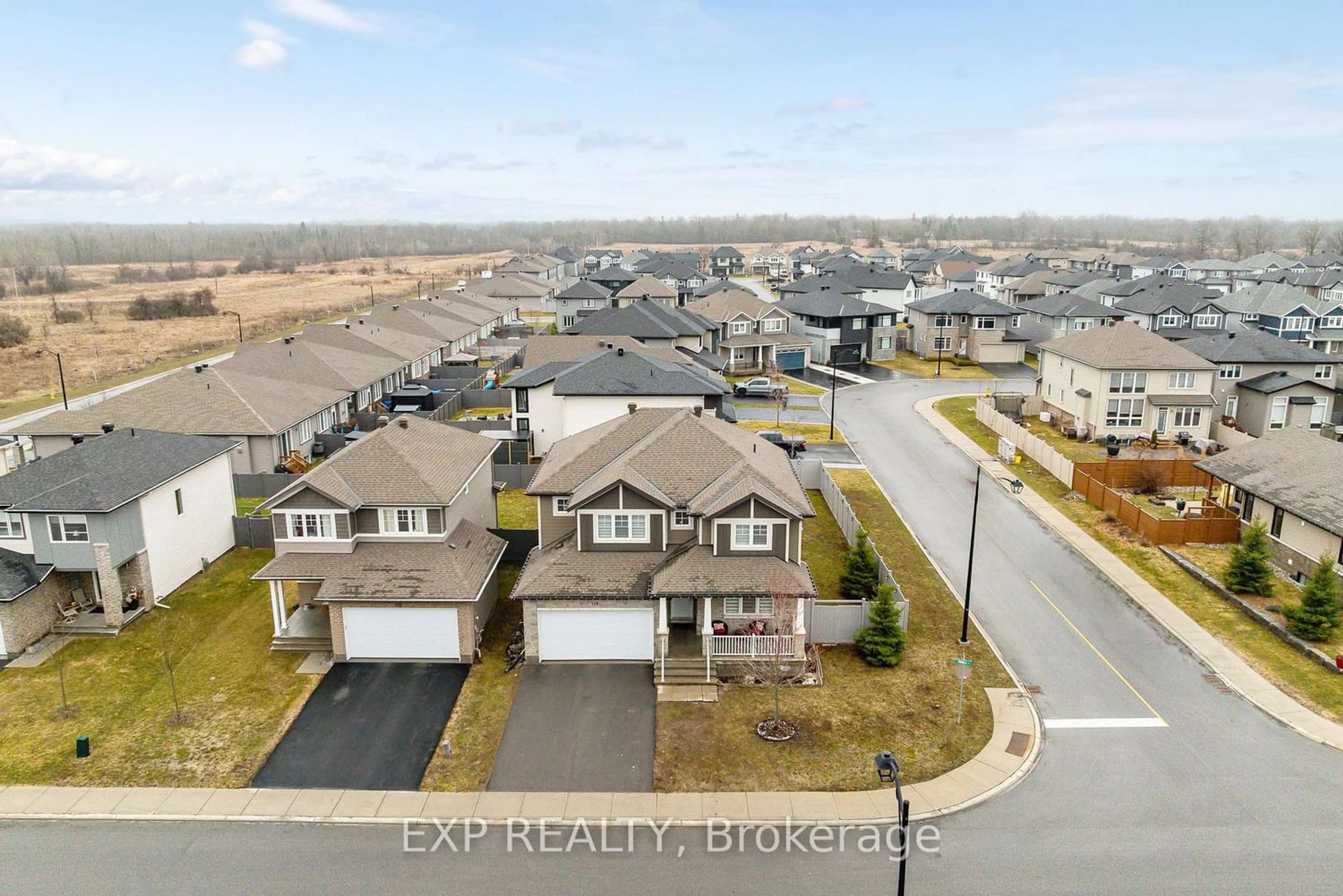 A pic from outside/outdoor area/front of a property/back of a property/a pic from drone, street for 119 Riddell St, Carleton Place Ontario K7C 0J9