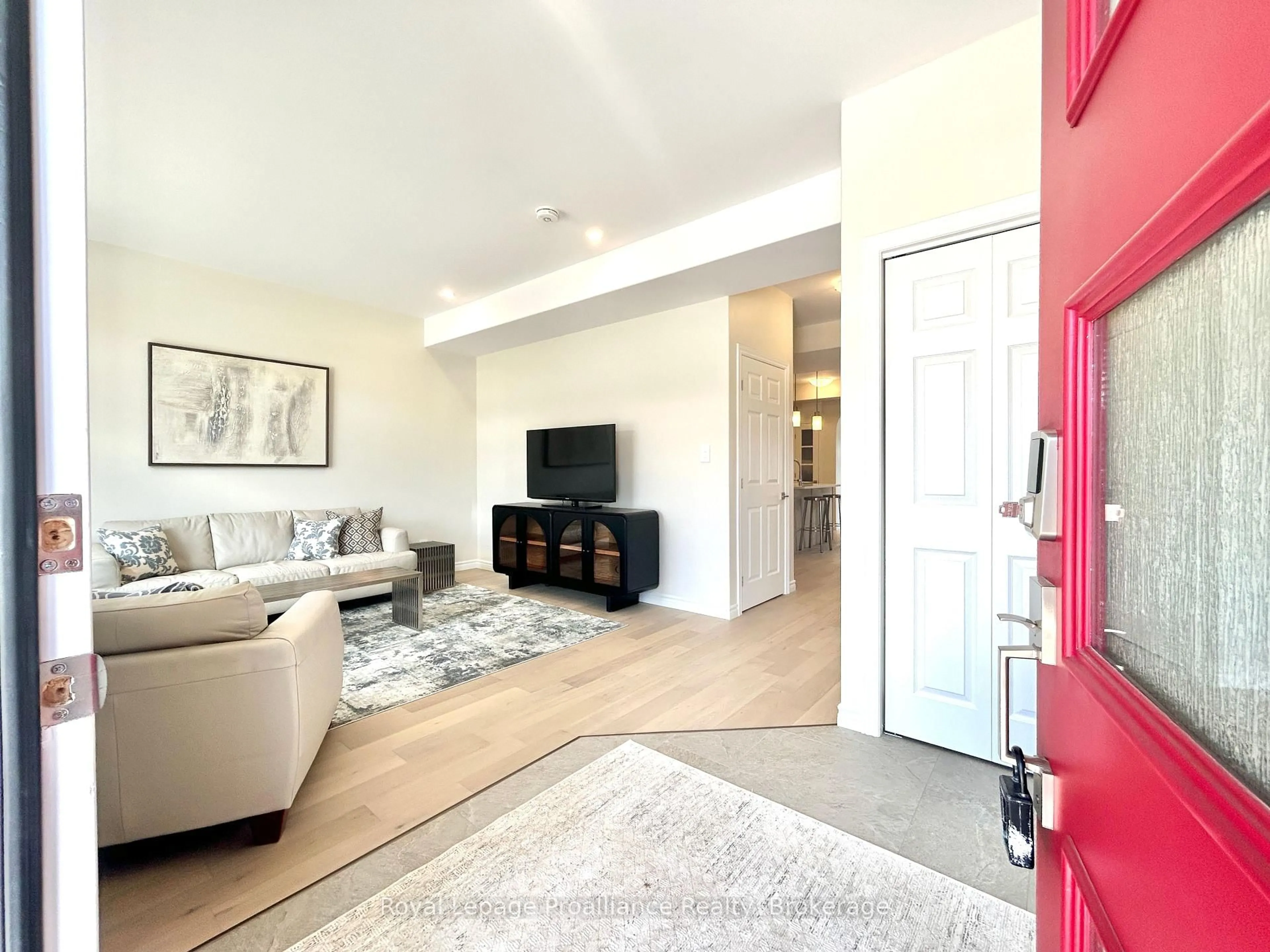 Indoor entryway for 91 Athabaska Dr, Belleville Ontario K8N 0T1