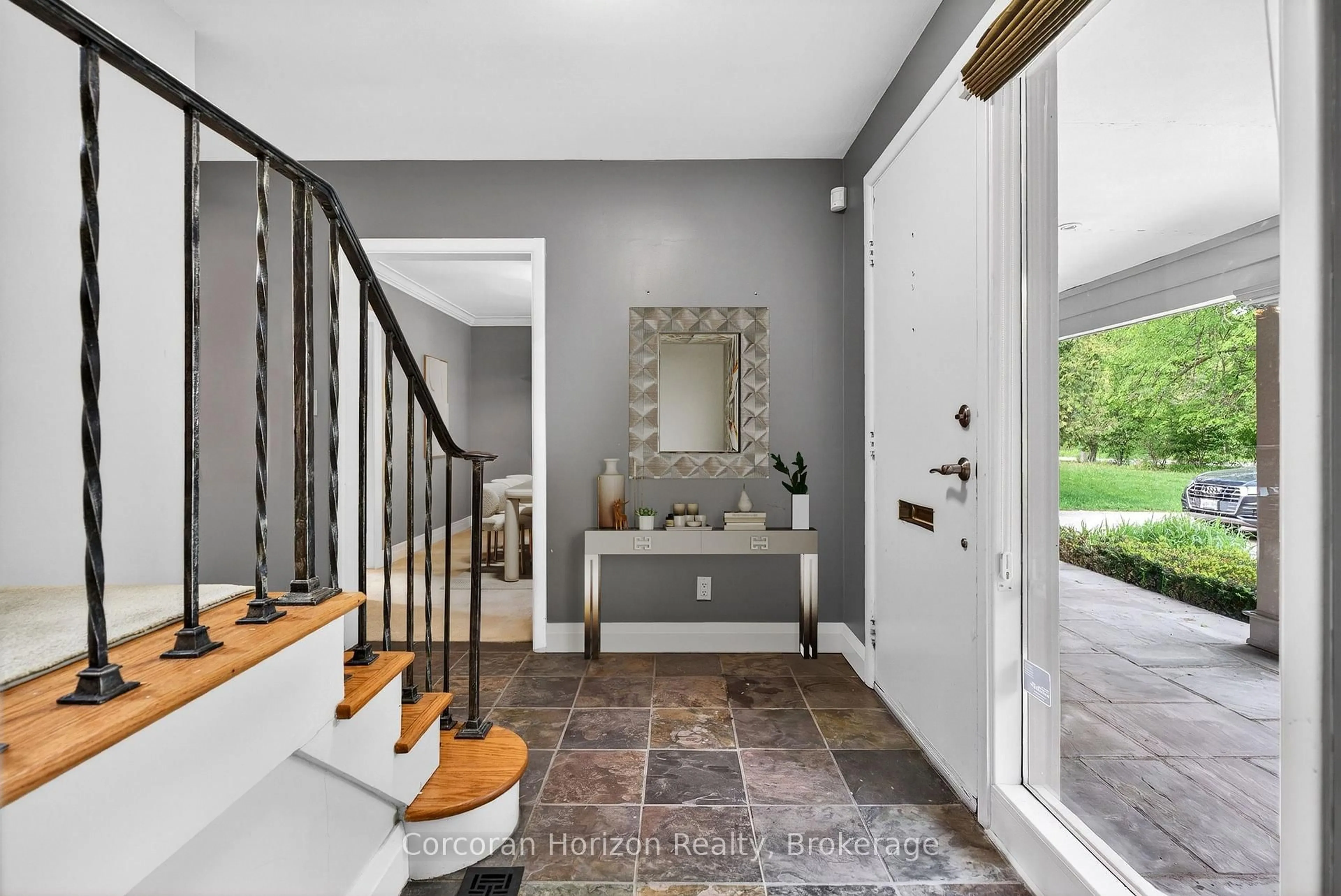 Indoor entryway for 150 Mansfield Dr, Hamilton Ontario L9G 1M7