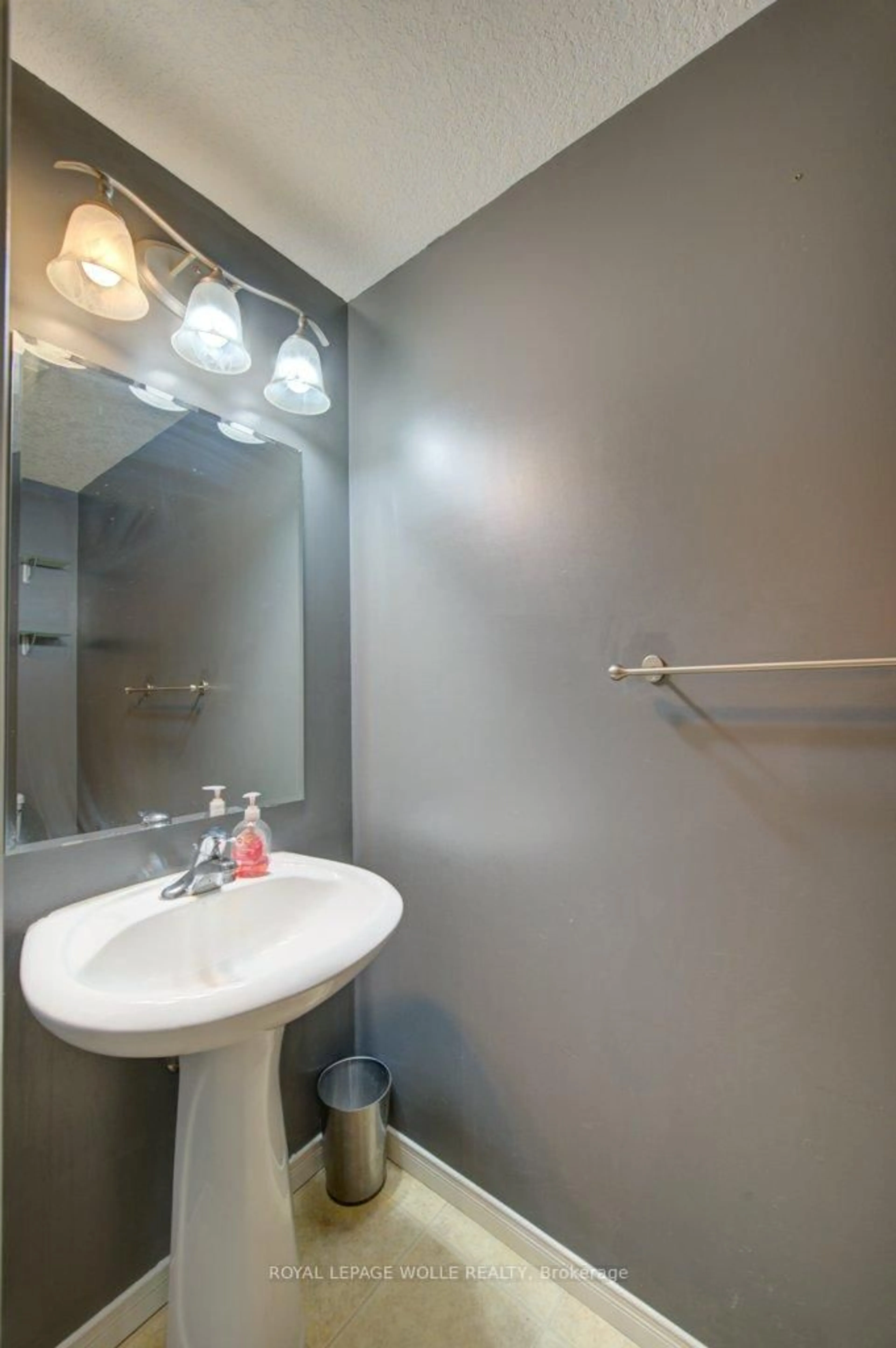 Standard bathroom, unknown for 175 David Bergey Dr #P86, Kitchener Ontario N2E 4H6