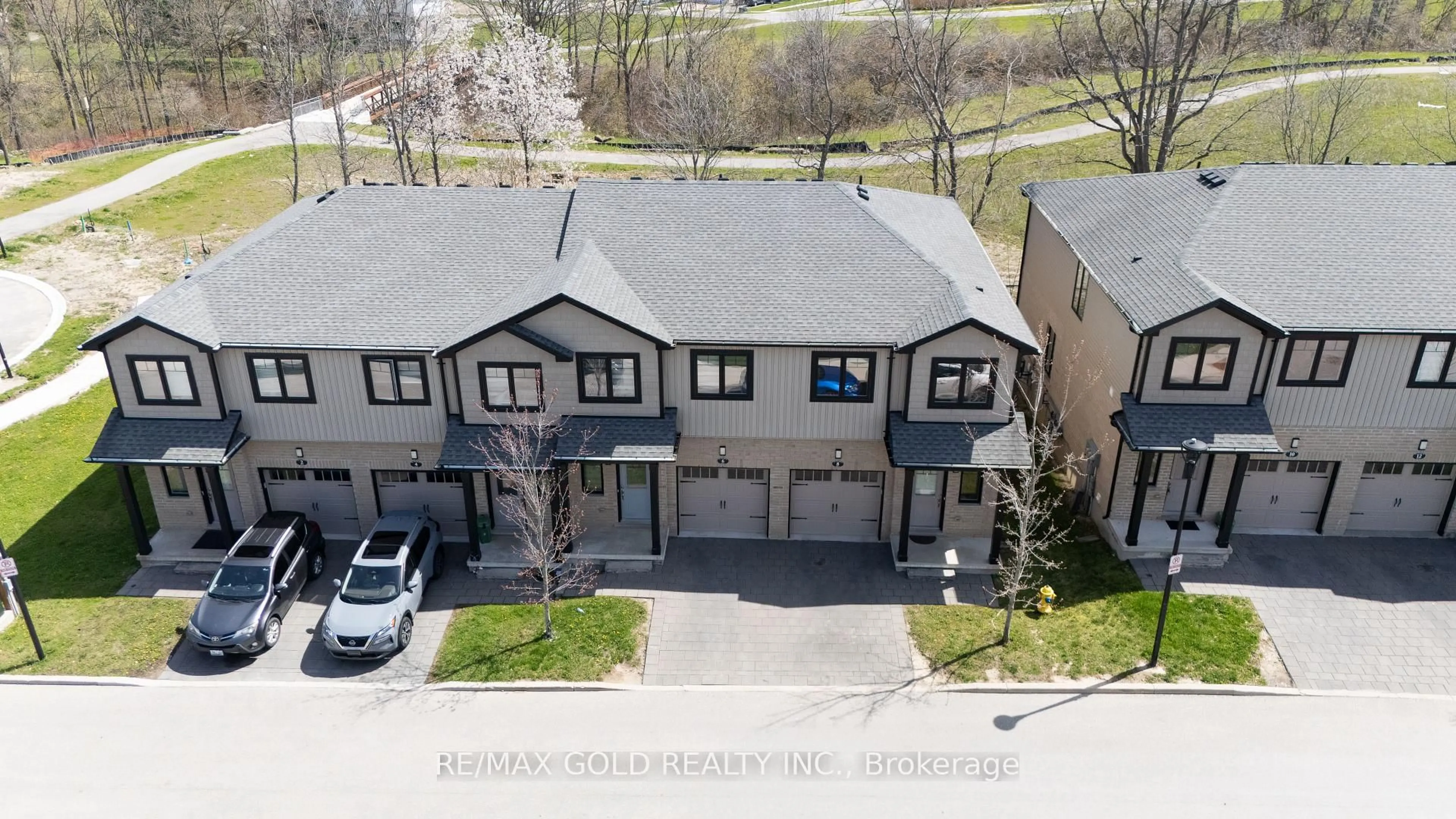 A pic from outside/outdoor area/front of a property/back of a property/a pic from drone, street for 2621 Holbrook Dr #8, London South Ontario N6M 0G2