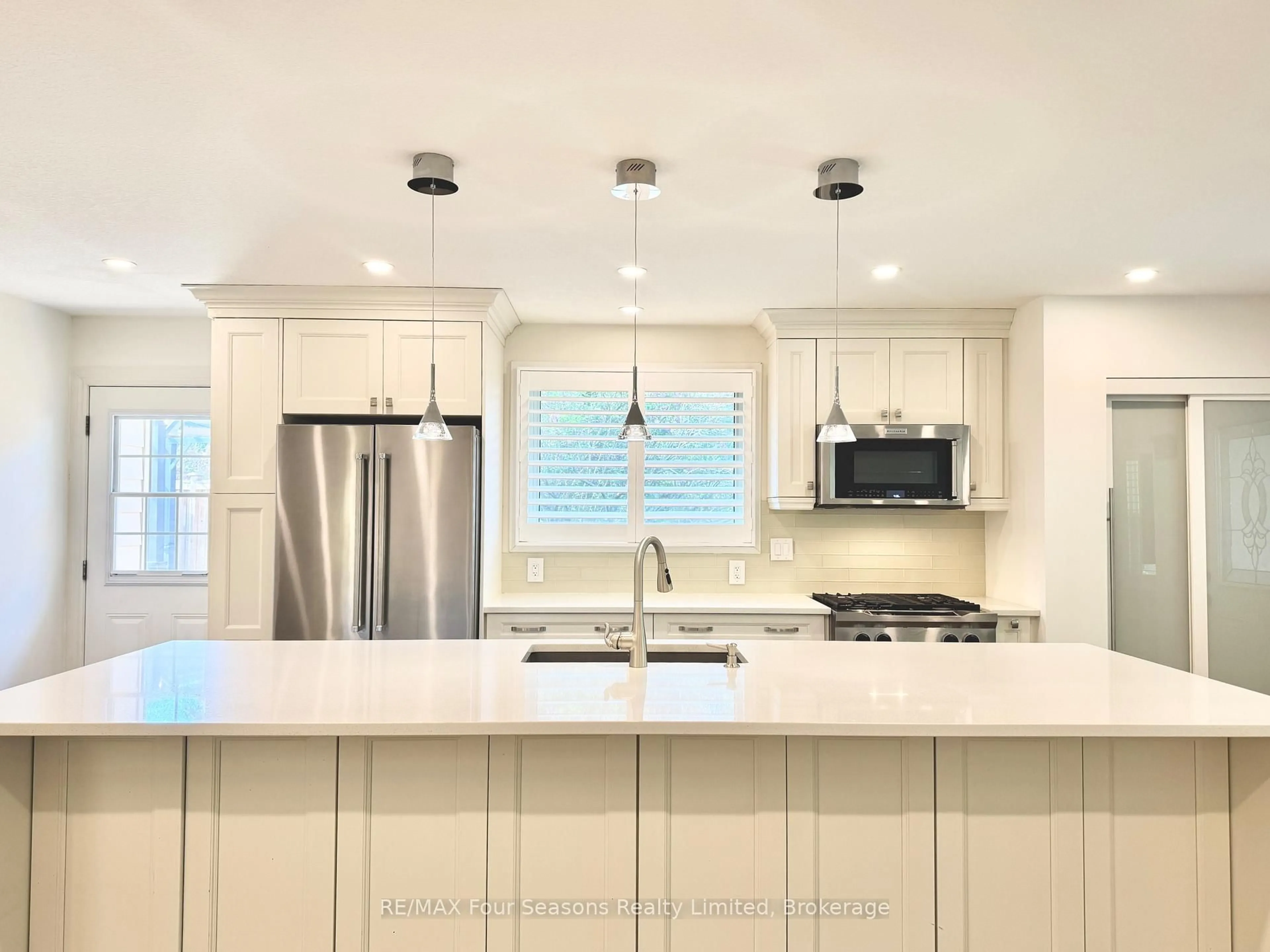 Open concept kitchen, ceramic/tile floor for 51 Carlyle Pl, Kitchener Ontario N2P 1R6