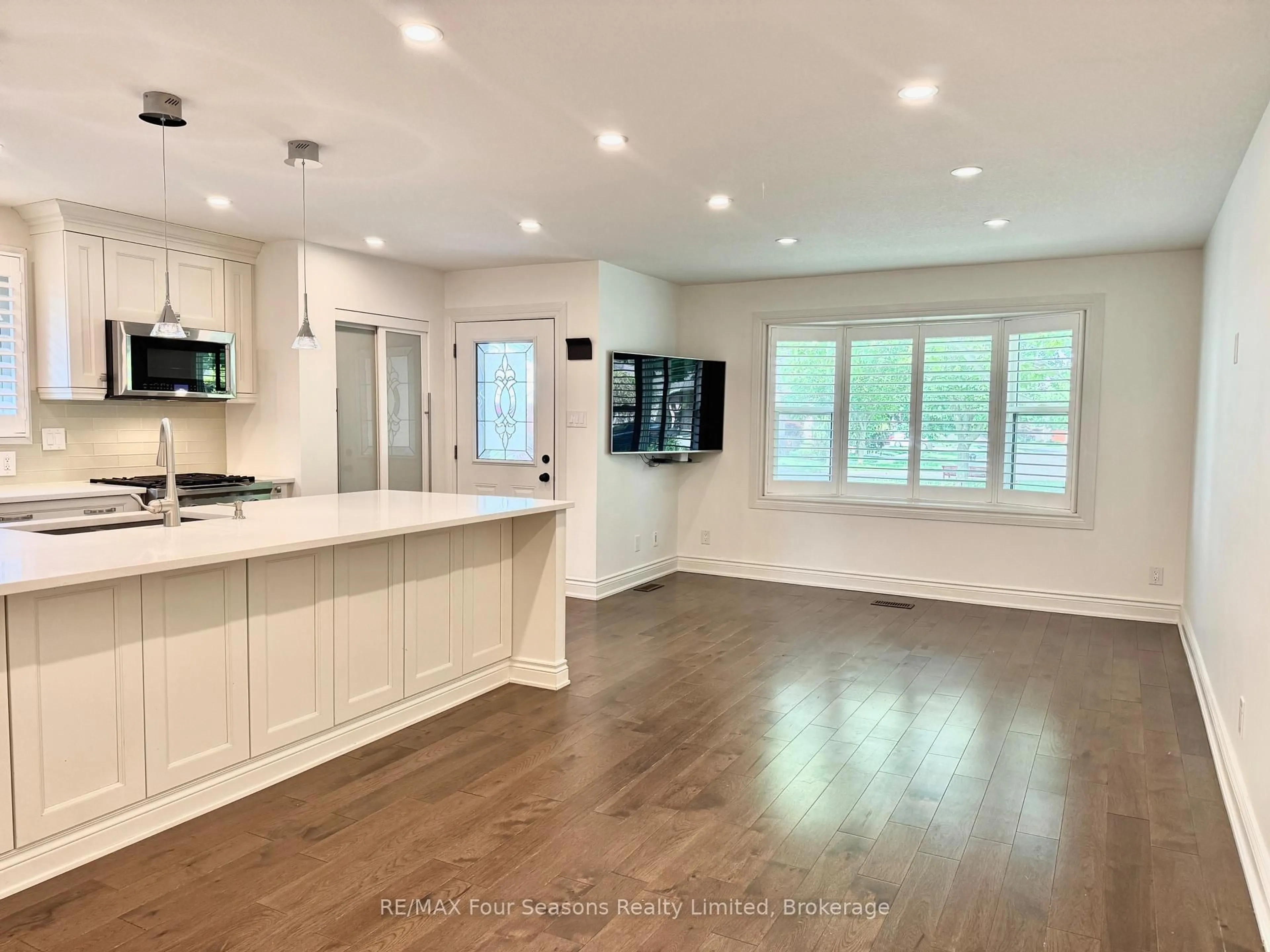 Open concept kitchen, unknown for 51 Carlyle Pl, Kitchener Ontario N2P 1R6