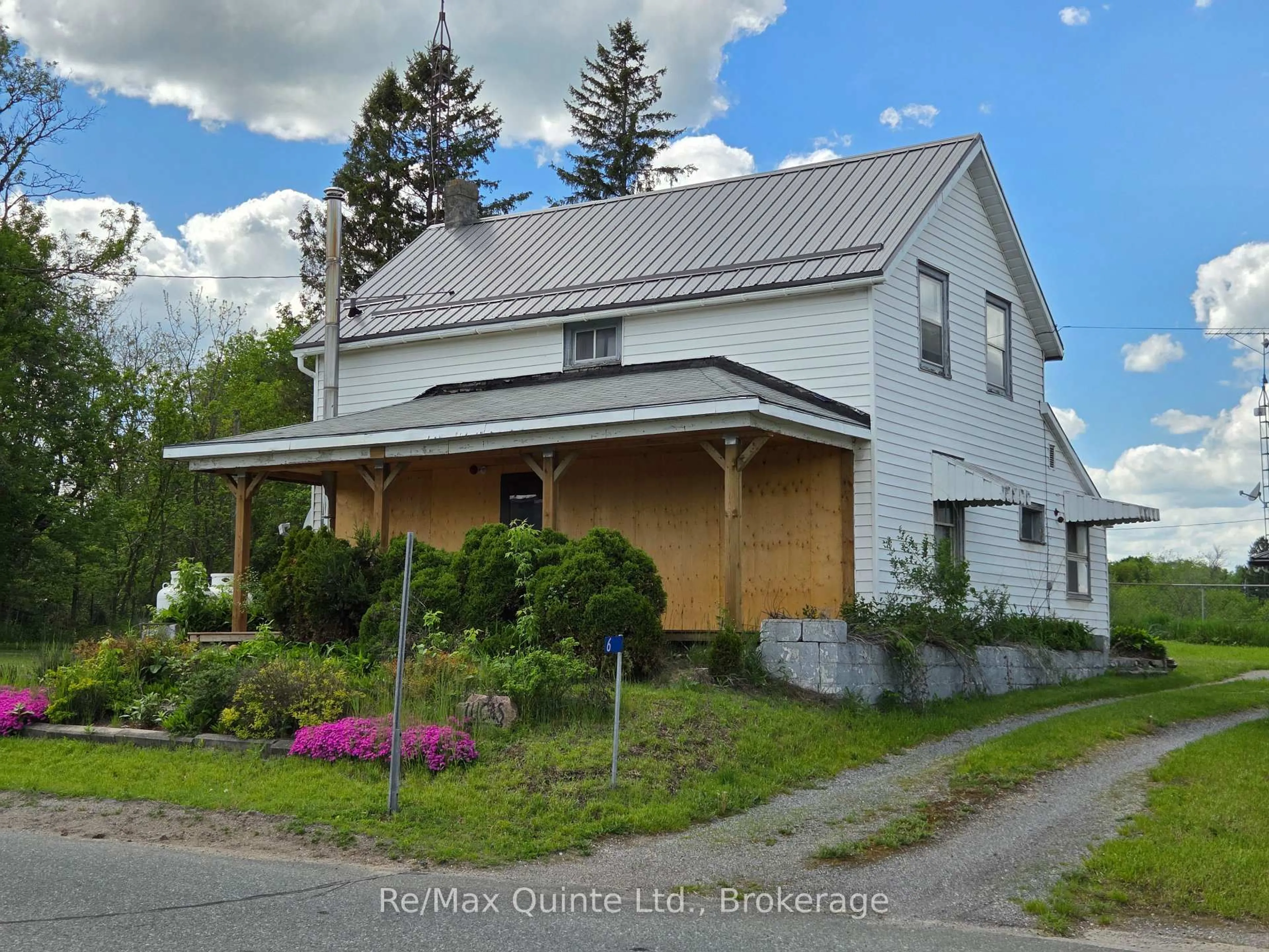 A pic from outside/outdoor area/front of a property/back of a property/a pic from drone, street for 6 Thomas St, Thomasburg Ontario K0K 3H0