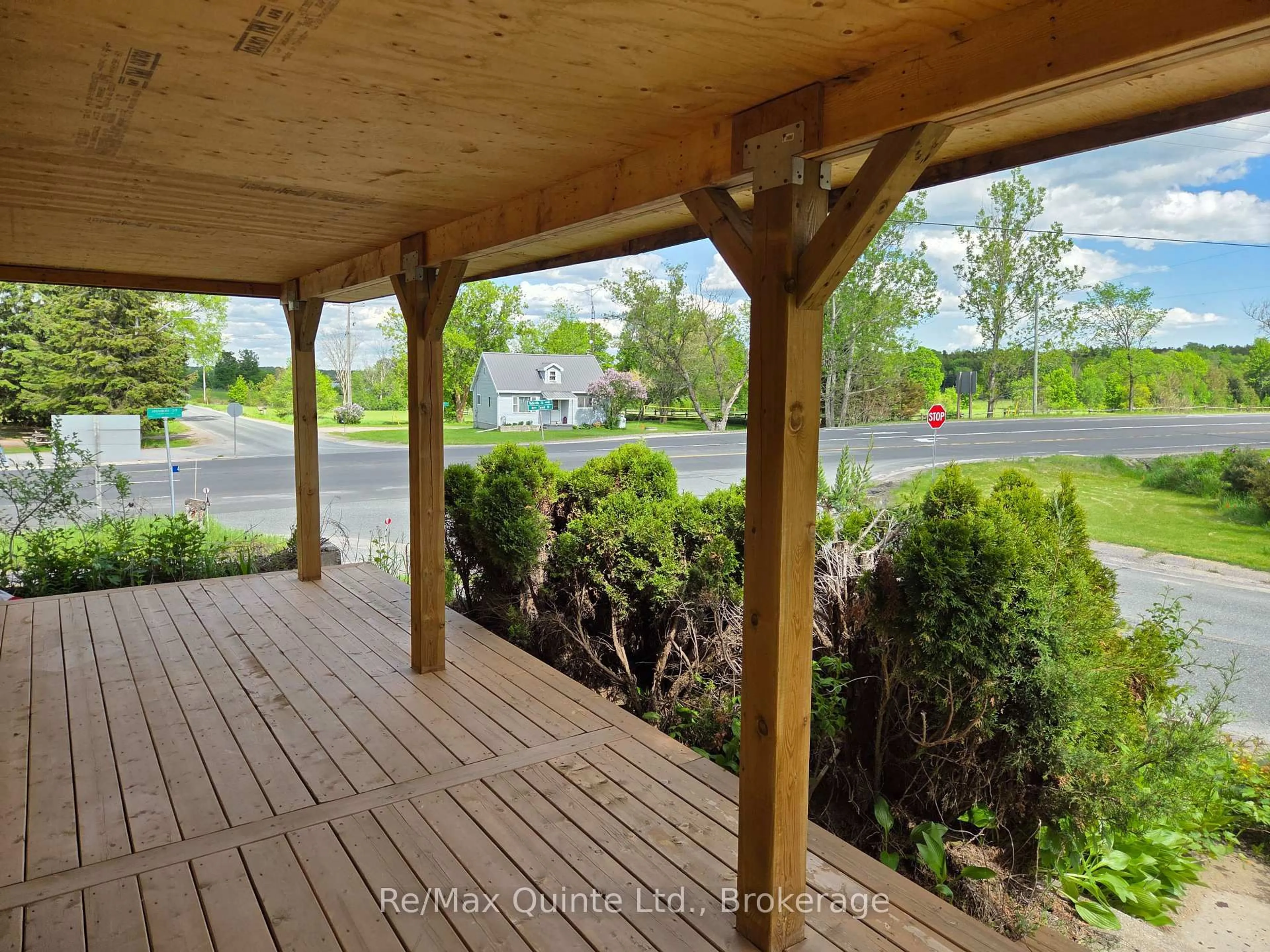 Patio, unknown for 6 Thomas St, Thomasburg Ontario K0K 3H0