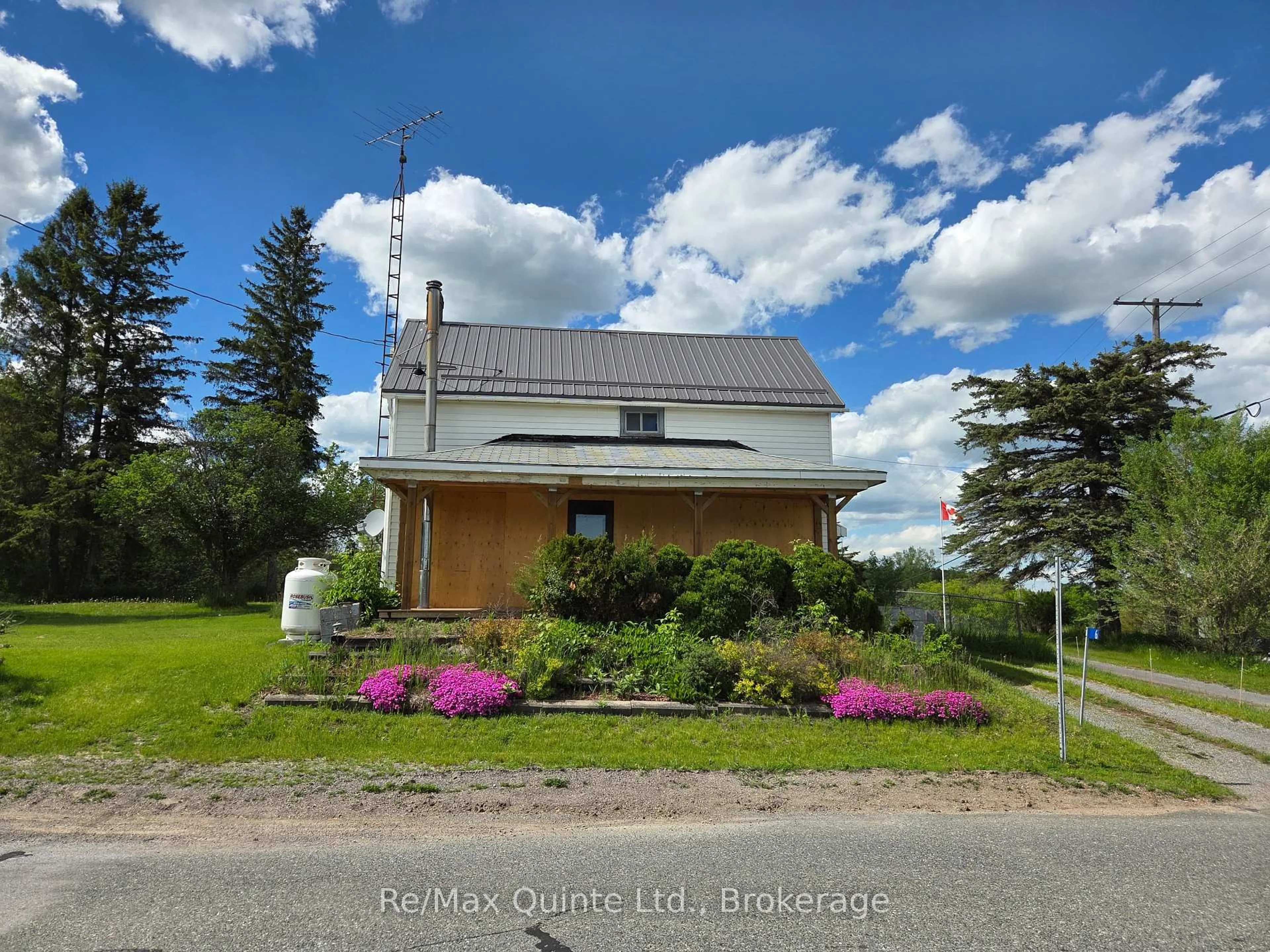 A pic from outside/outdoor area/front of a property/back of a property/a pic from drone, unknown for 6 Thomas St, Thomasburg Ontario K0K 3H0