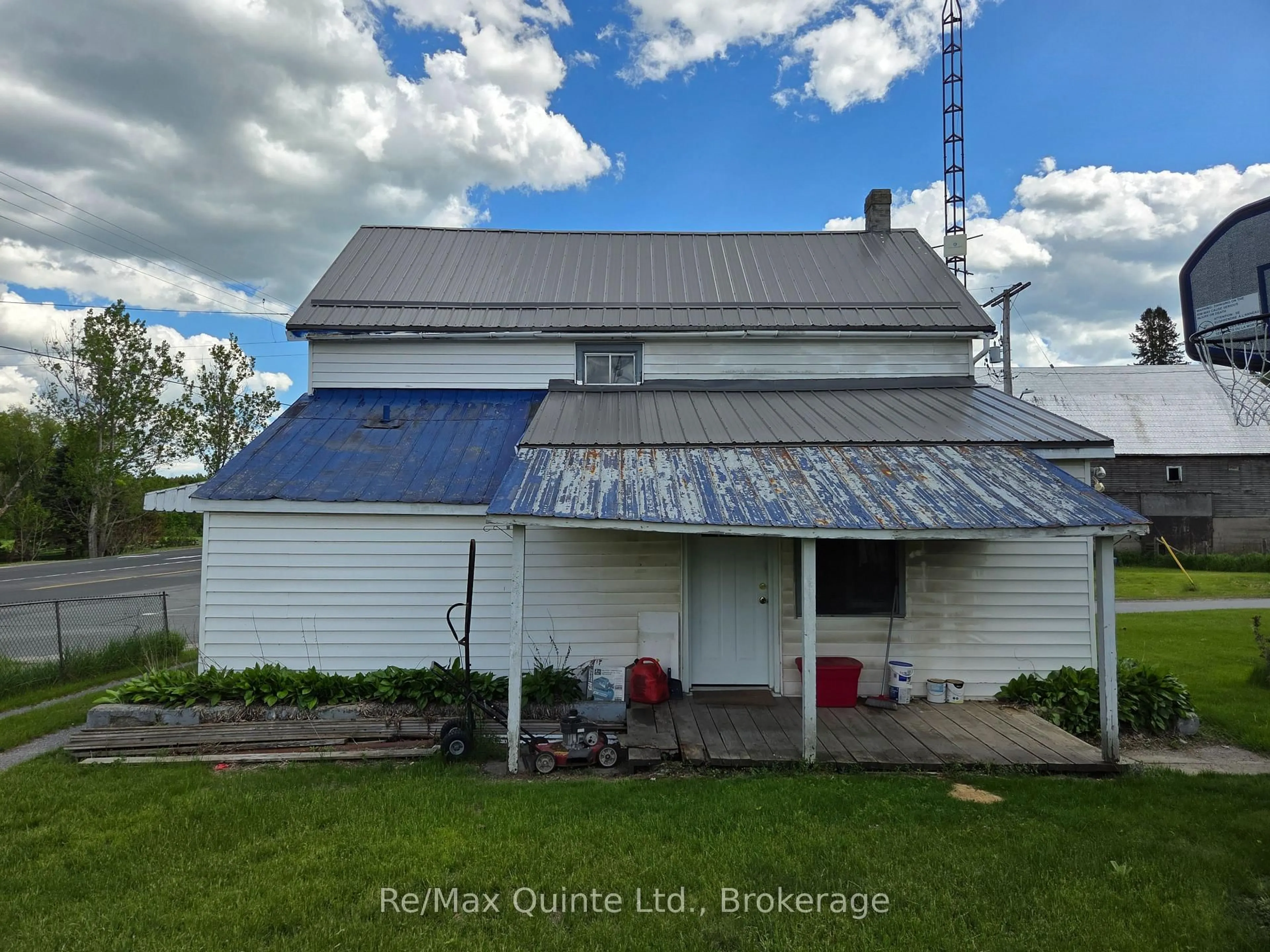 A pic from outside/outdoor area/front of a property/back of a property/a pic from drone, building for 6 Thomas St, Thomasburg Ontario K0K 3H0