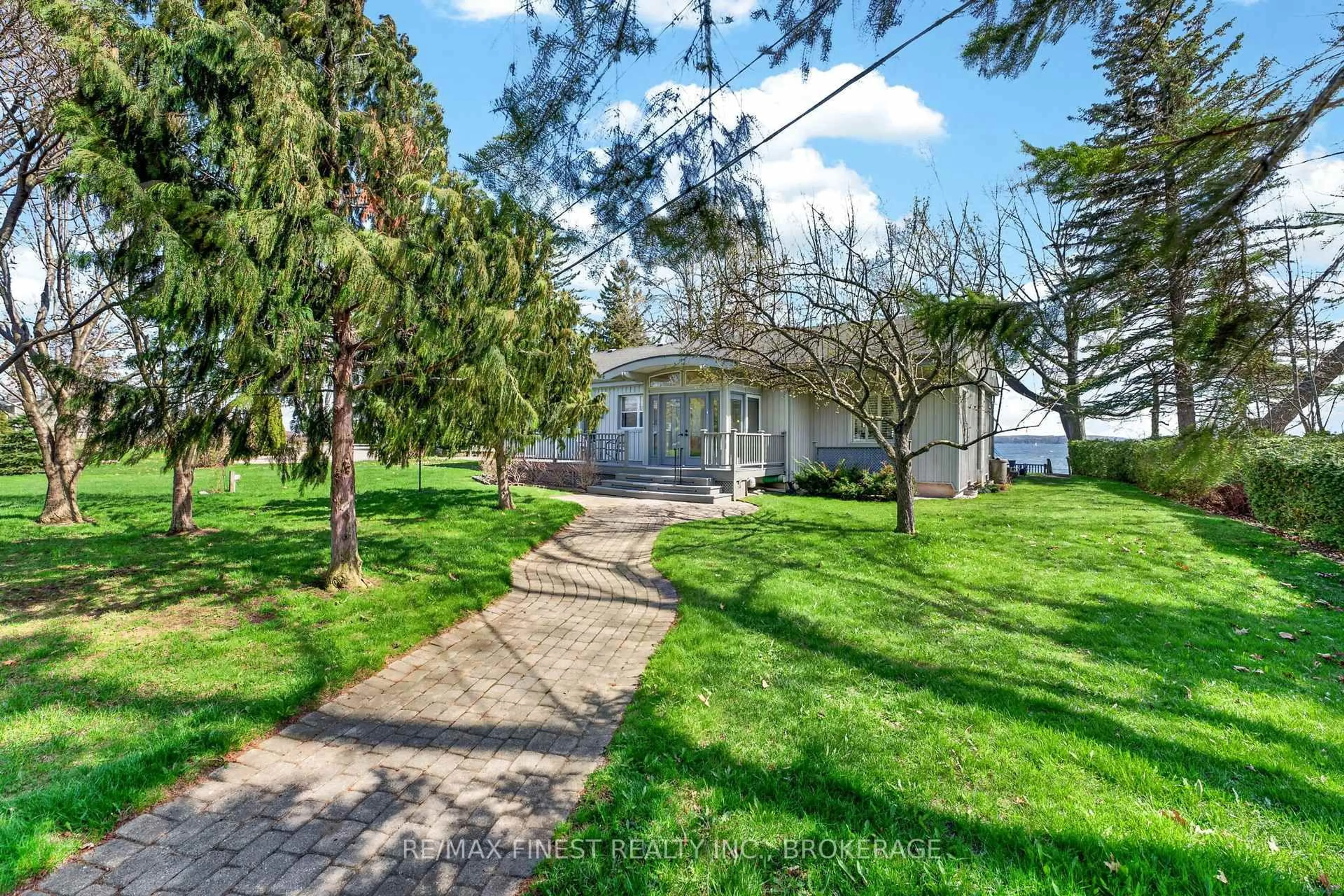 A pic from outside/outdoor area/front of a property/back of a property/a pic from drone, street for 119 Thousand Island Pkwy, Leeds and the Thousand Islands Ontario K6H 2V4
