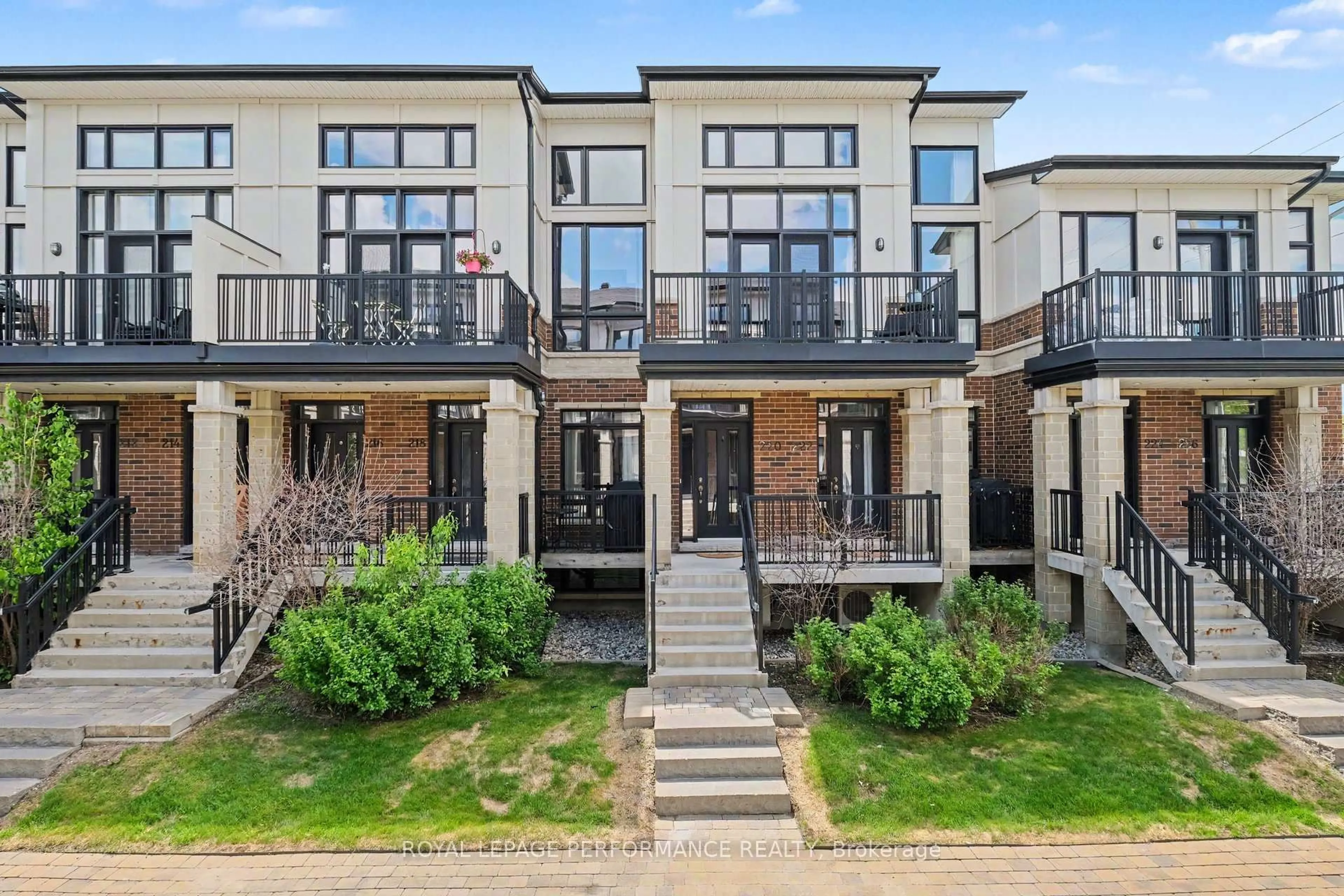A pic from outside/outdoor area/front of a property/back of a property/a pic from drone, unknown for 220 Pembina Private, Ottawa Ontario K4M 0G7