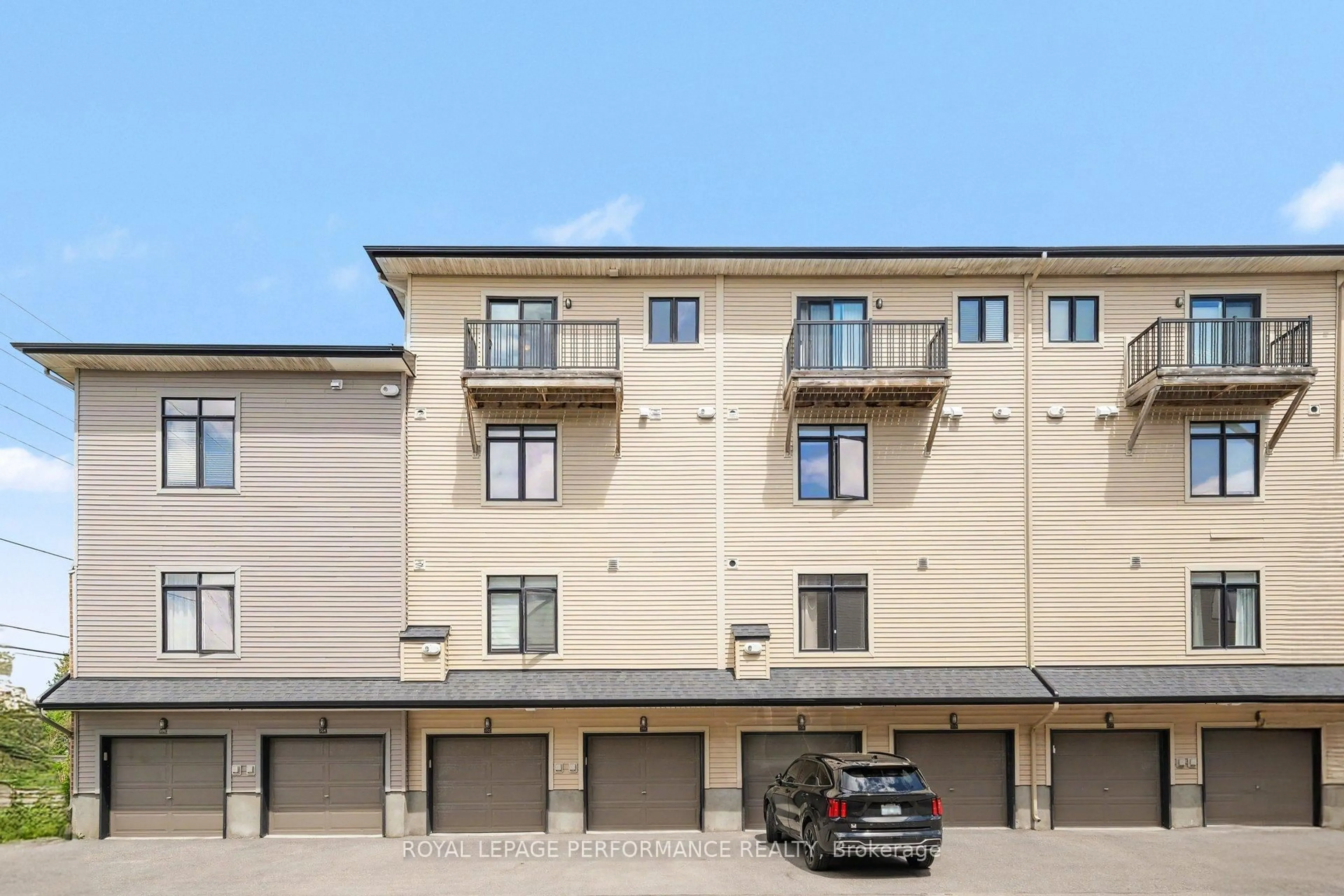 Patio, street for 220 Pembina Private, Ottawa Ontario K4M 0G7