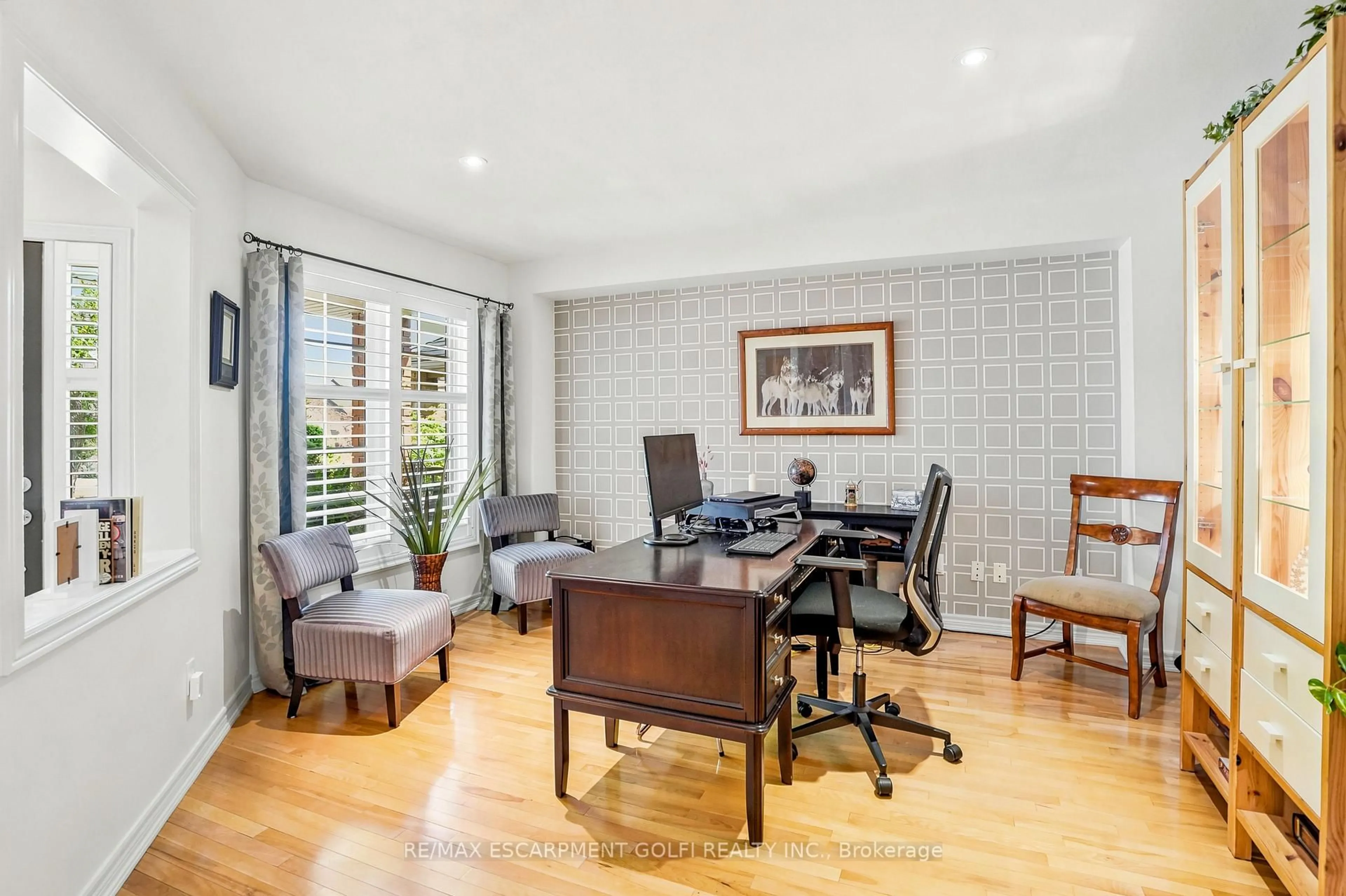 A pic of a room for 24 Benziger Lane, Hamilton Ontario L8E 6B6