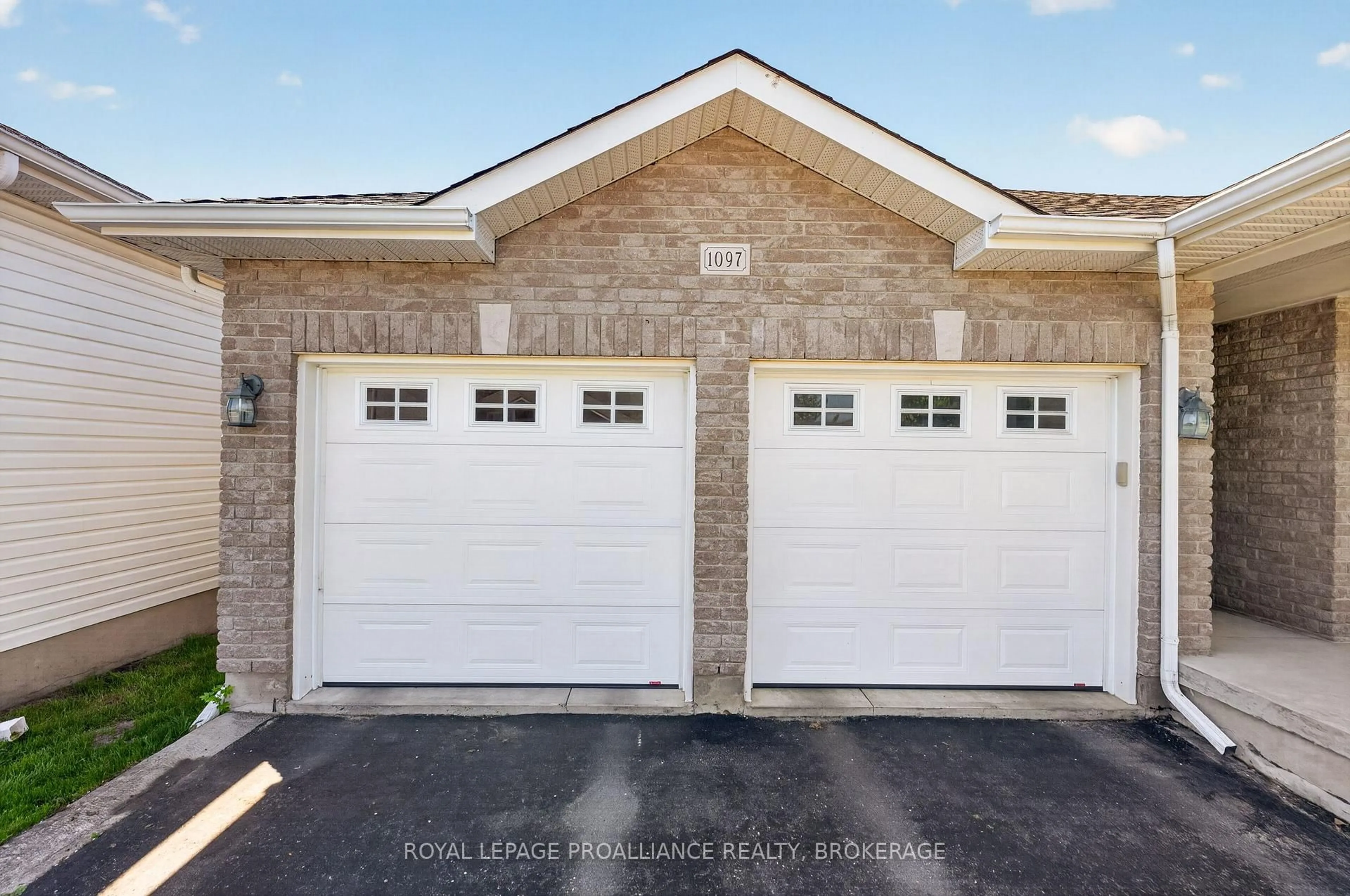 Indoor garage for 1097 Crossfield Ave, Kingston Ontario K7P 0G7