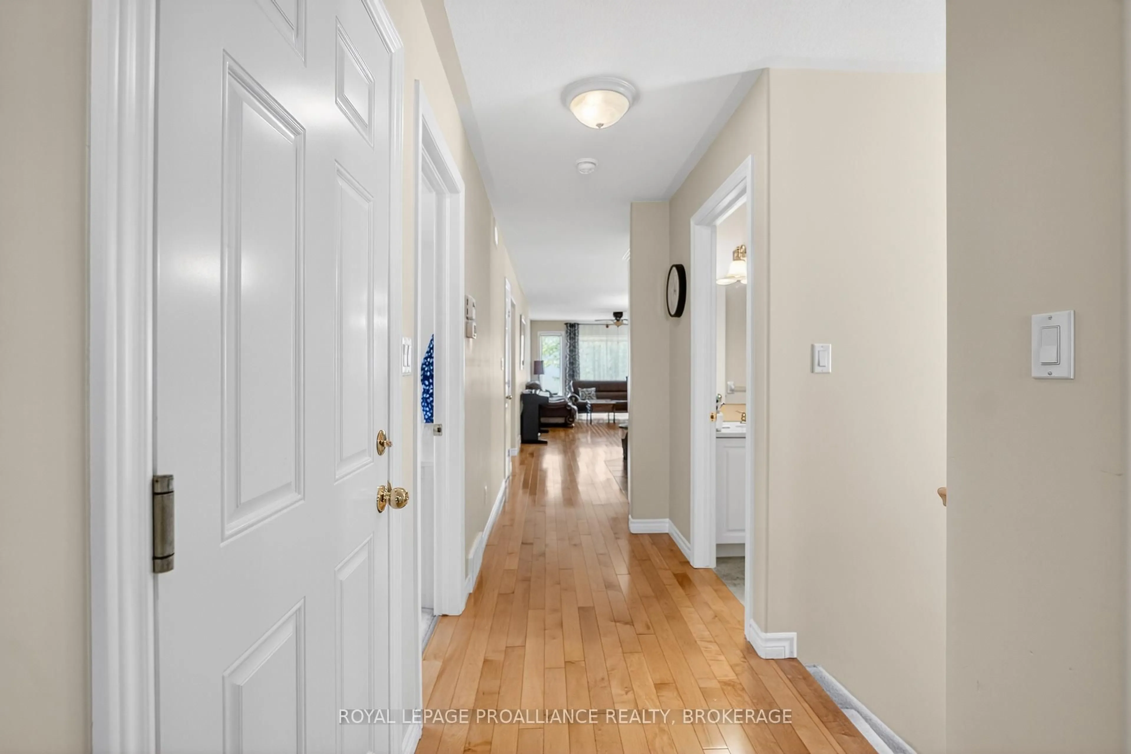 Indoor entryway for 1097 Crossfield Ave, Kingston Ontario K7P 0G7