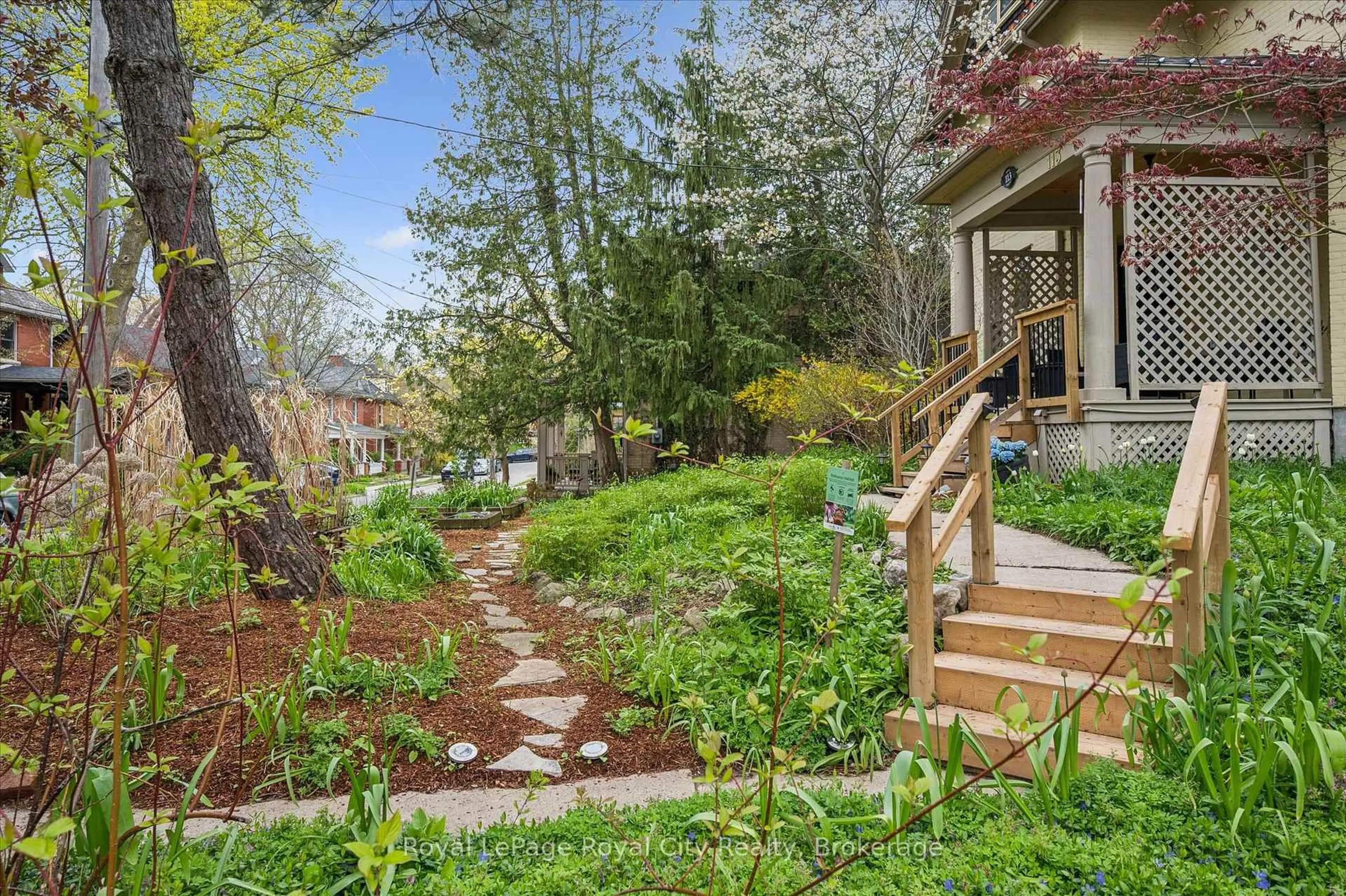 Patio, street for 113 Queen St, Guelph Ontario N1E 4S2