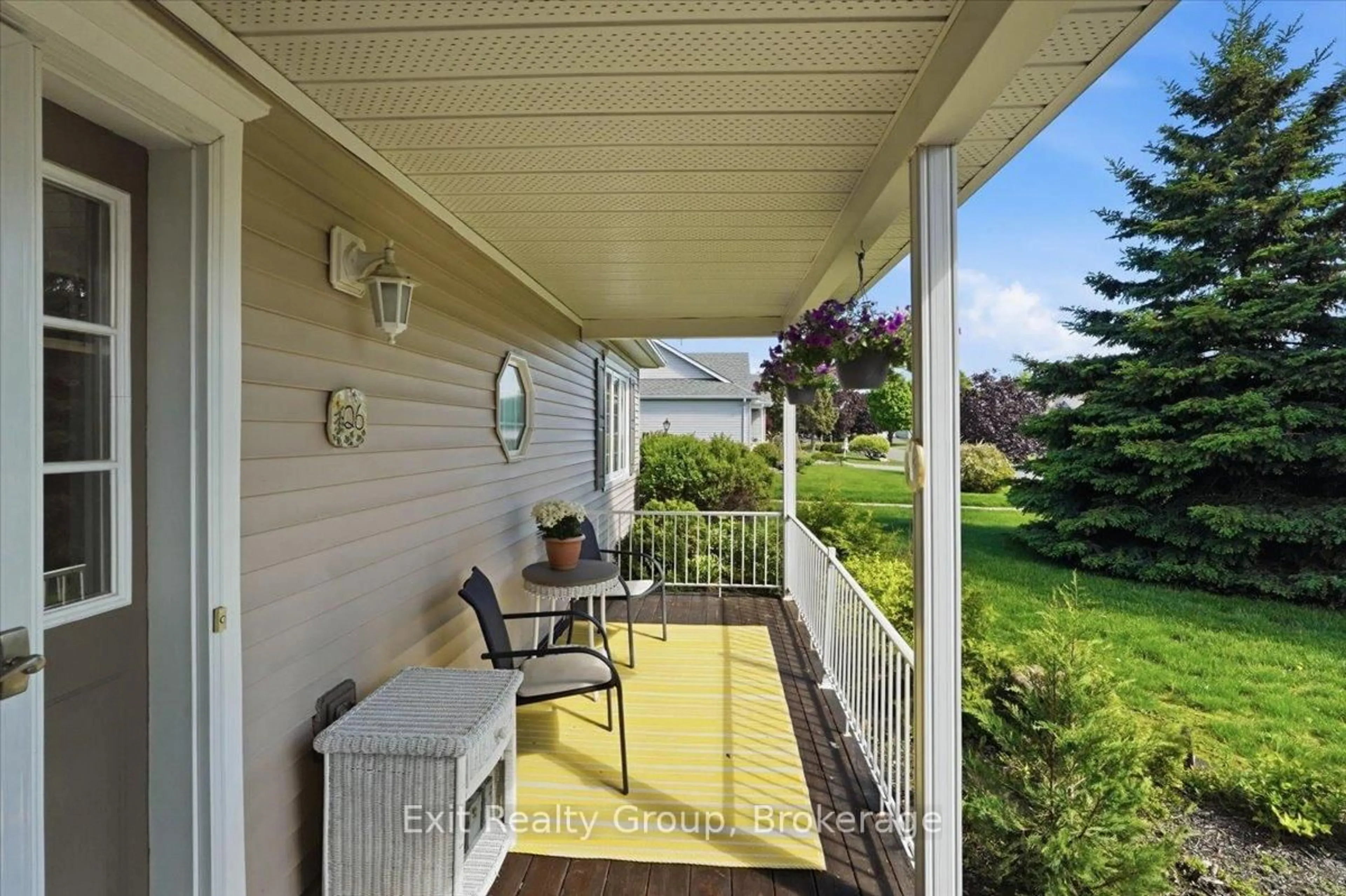 Patio, street for 26 Lockwood Dr, Brighton Ontario K0K 1H0