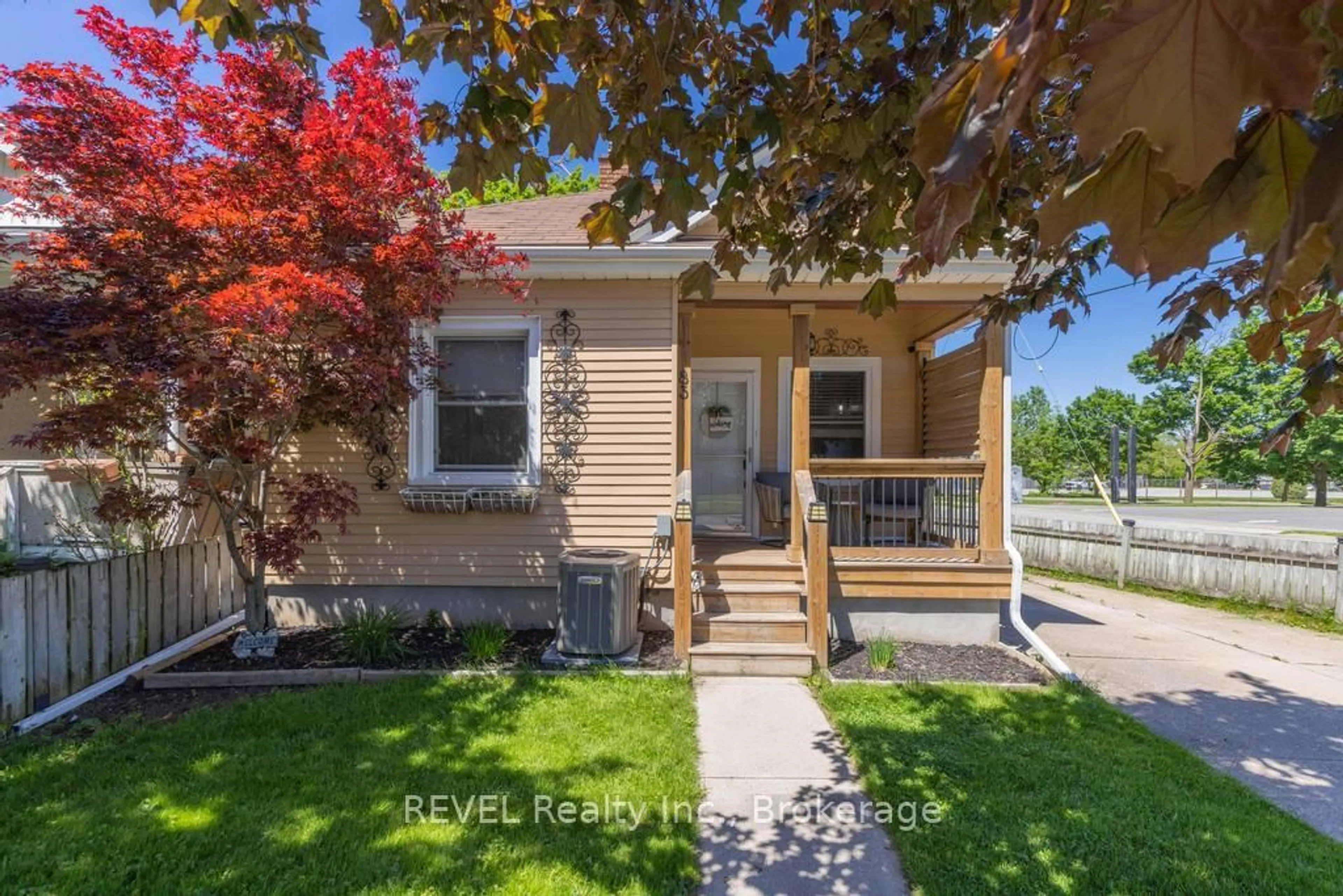 Home with vinyl exterior material, street for 83 Rodman St, St. Catharines Ontario L2R 5C9