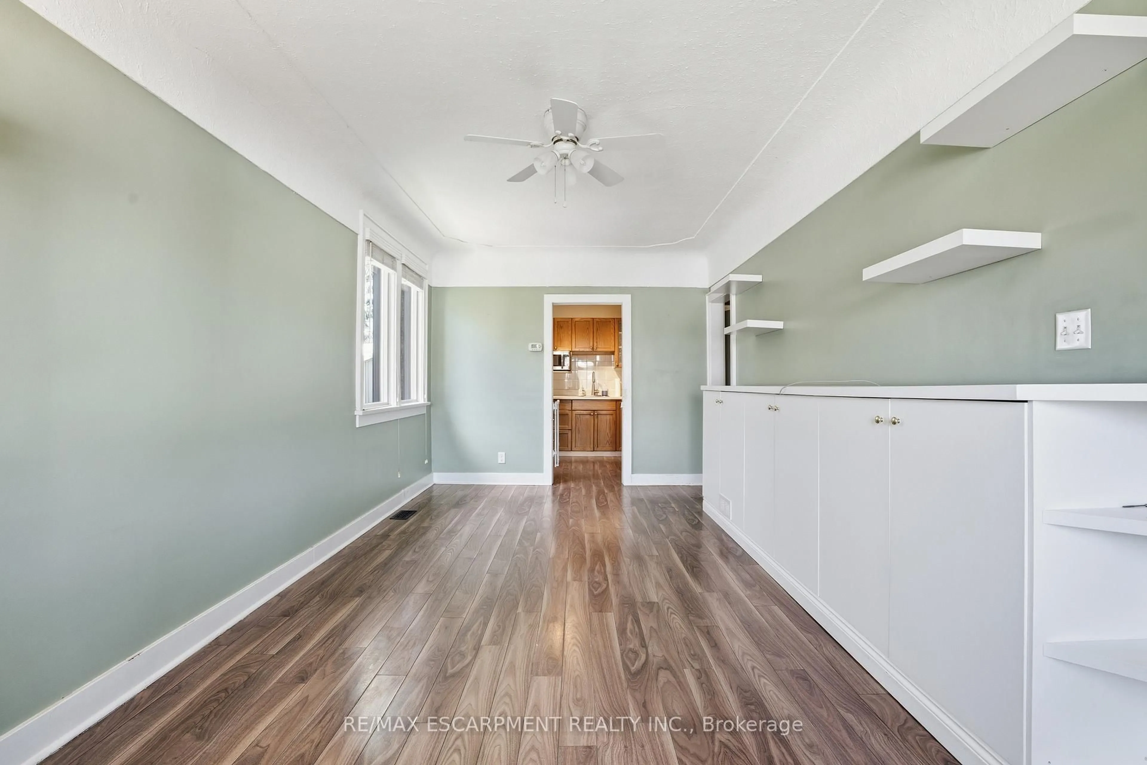 A pic of a room for 96 Paling Ave, Hamilton Ontario L8H 5J4