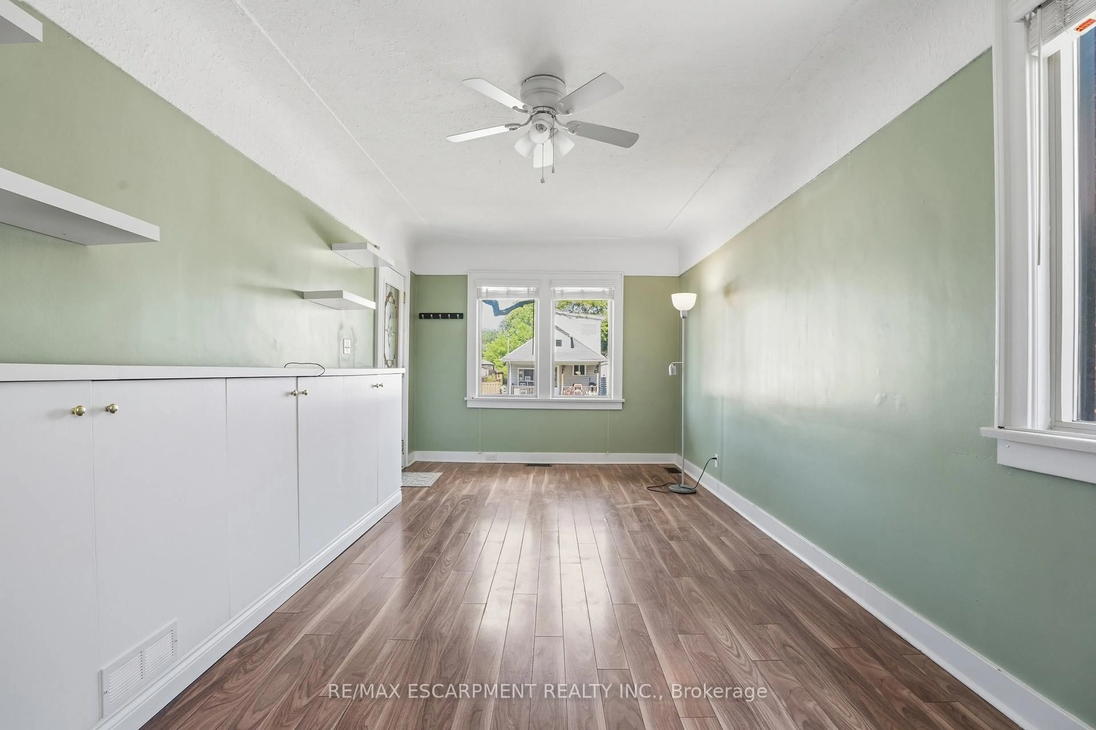 A pic of a room for 96 Paling Ave, Hamilton Ontario L8H 5J4