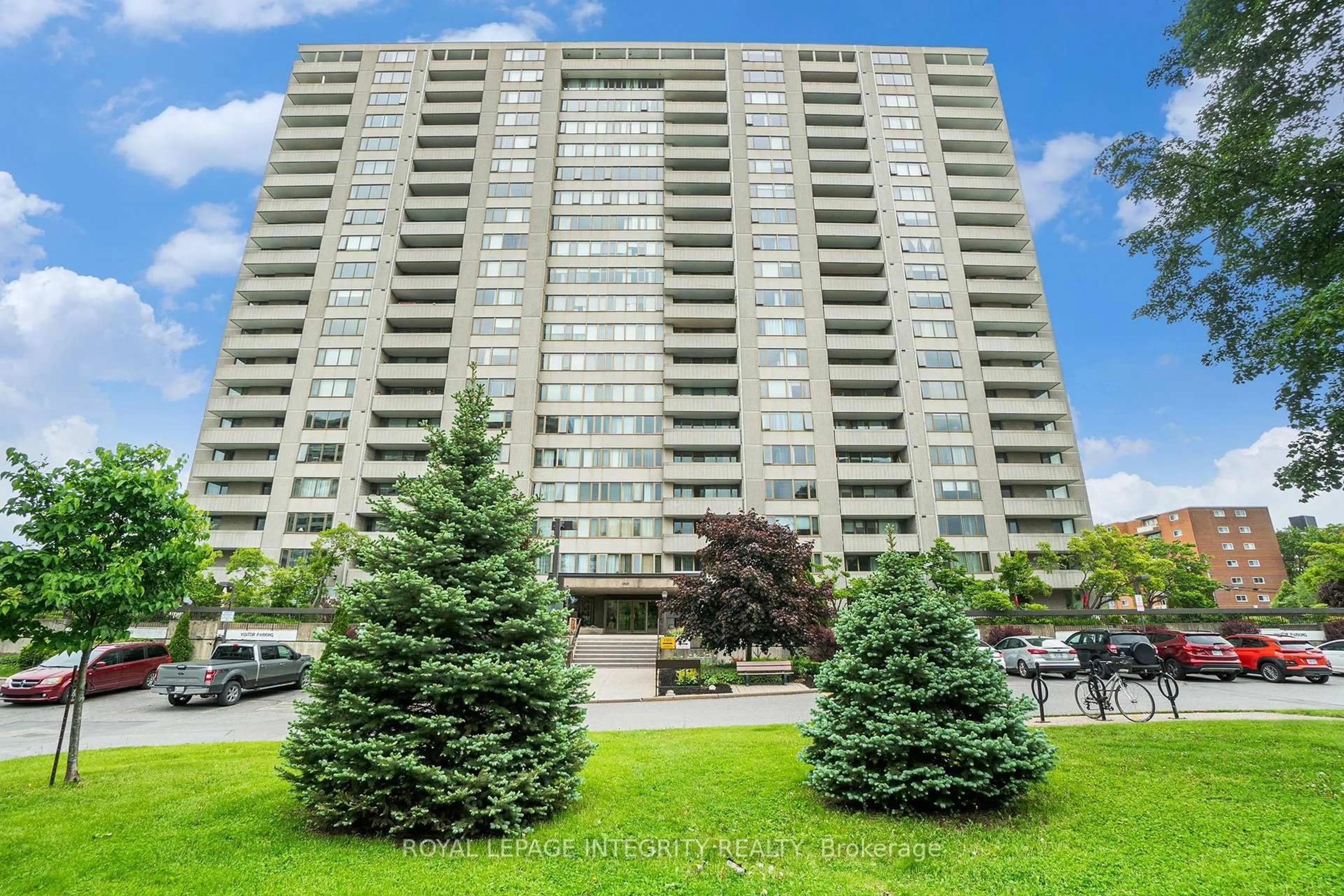 Patio, building for 2625 Regina St #1708, Ottawa Ontario K2B 5W8
