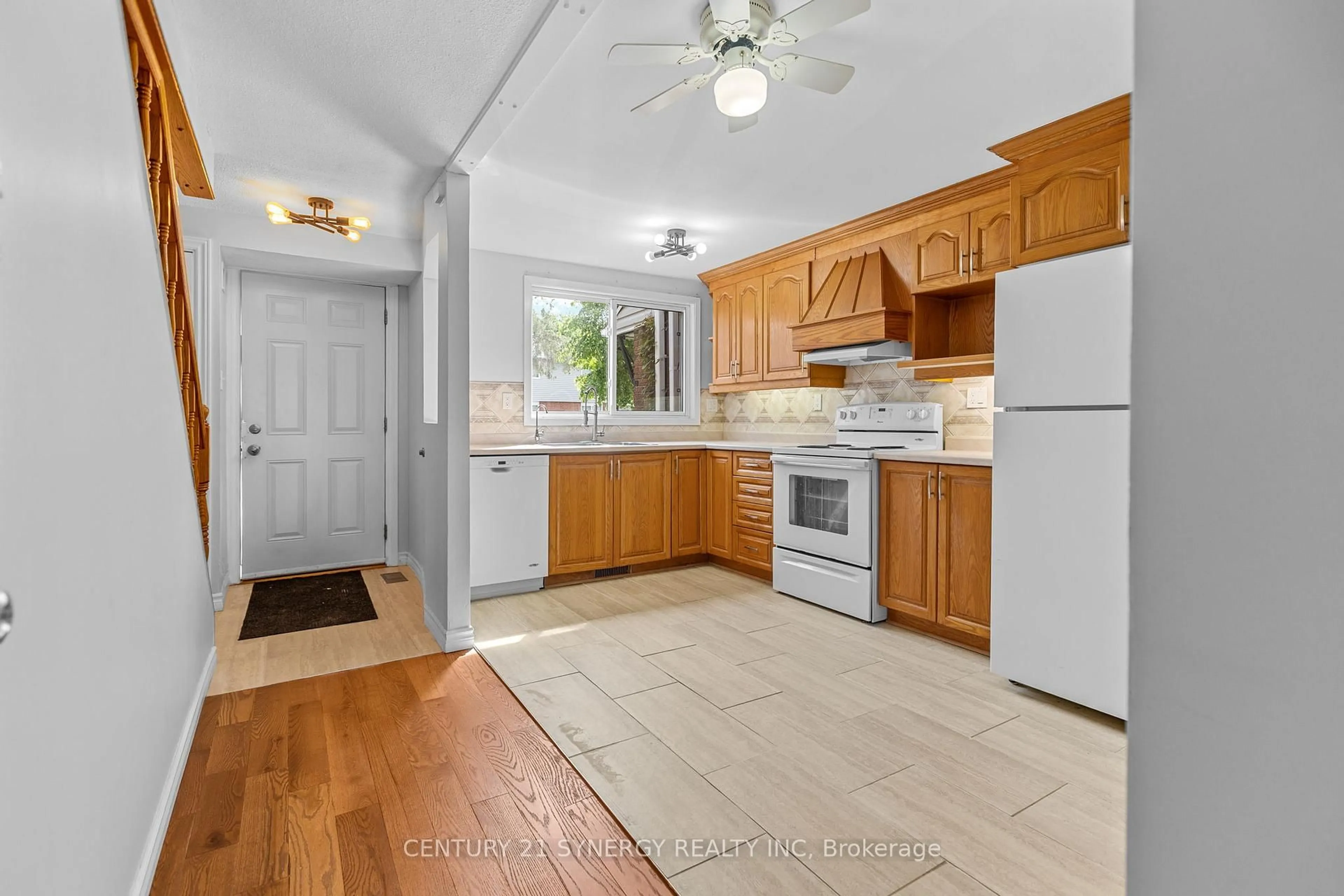 Standard kitchen, ceramic/tile floor for 1472 Heatherington Rd #C, Ottawa Ontario K1V 6S1