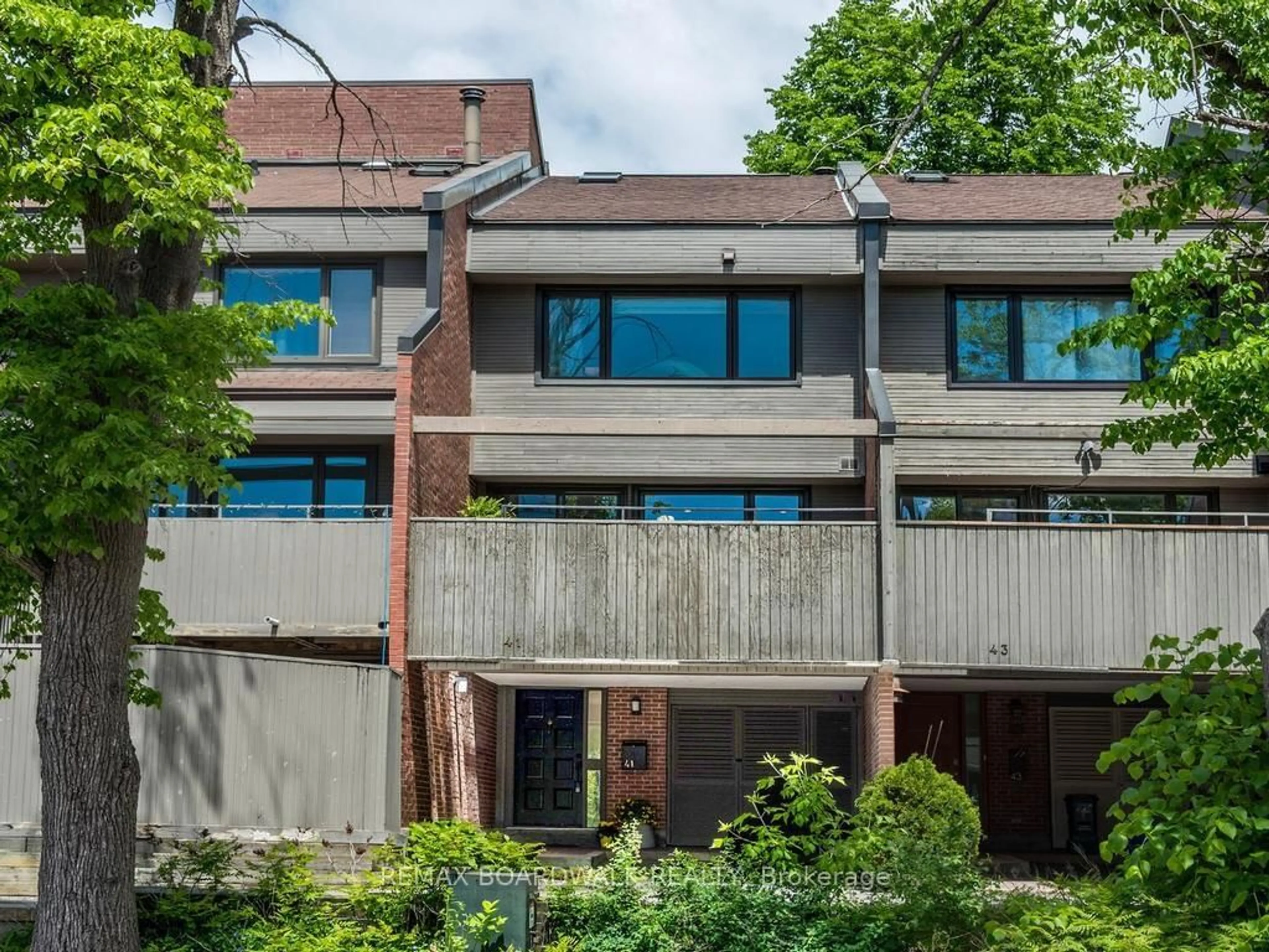 Home with brick exterior material, building for 41 Putman Ave, Ottawa Ontario K1M 1Z1