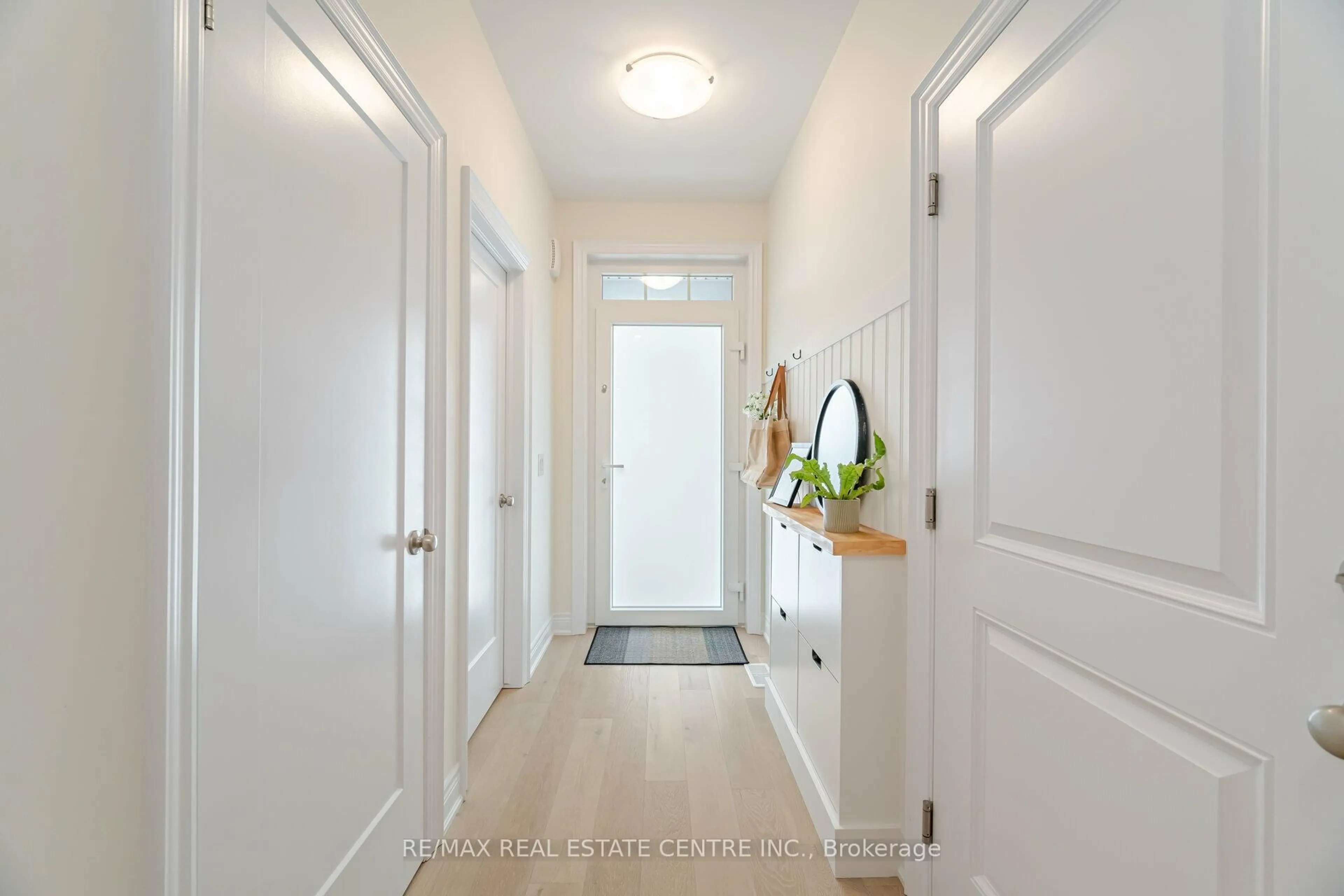 Indoor entryway for 199 Alderson Crt, Fort Erie Ontario L0S 1B0