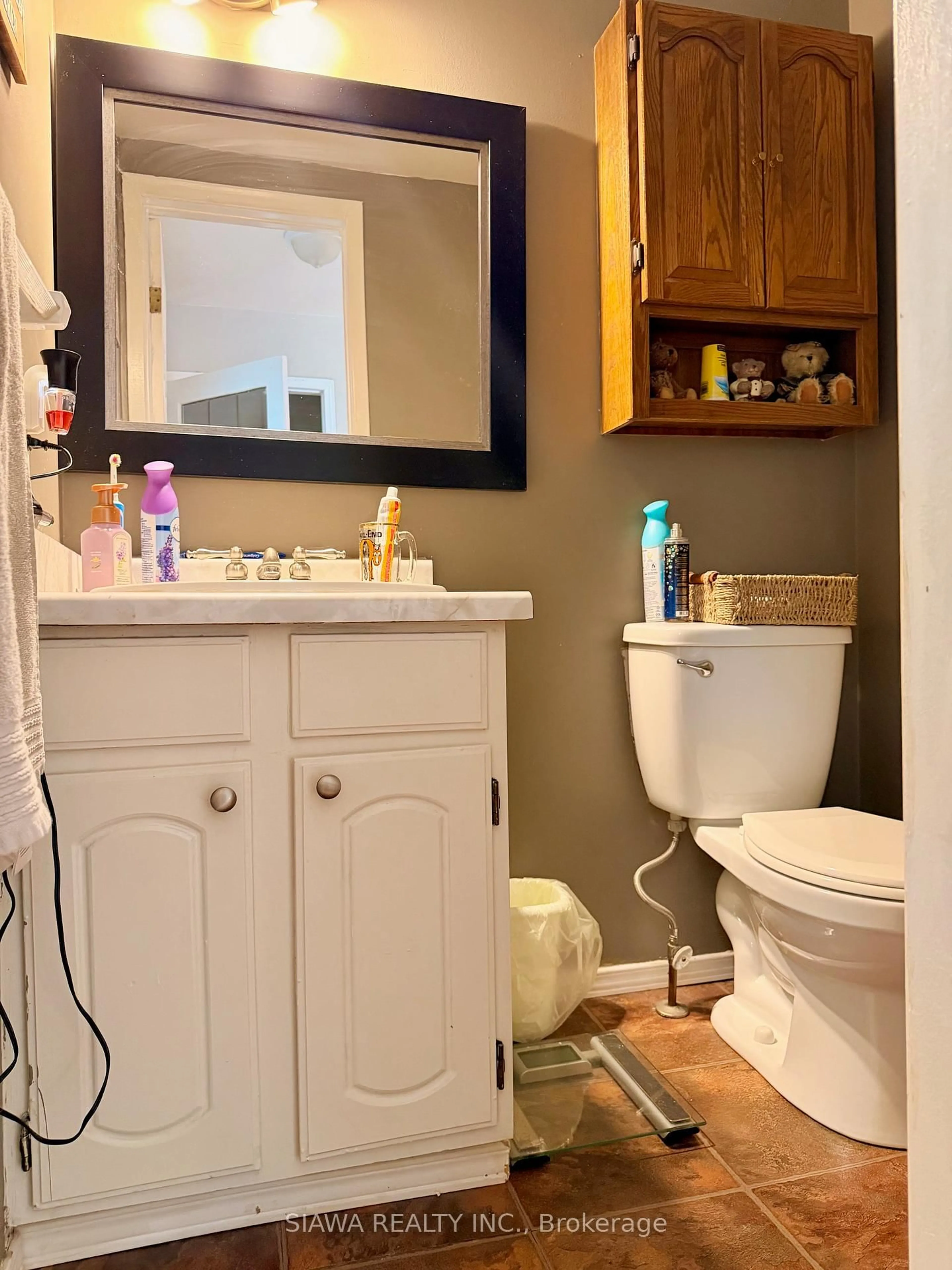 Contemporary bathroom, ceramic/tile floor for 1250 Jalna Blvd #86, London South Ontario N6E 2W4
