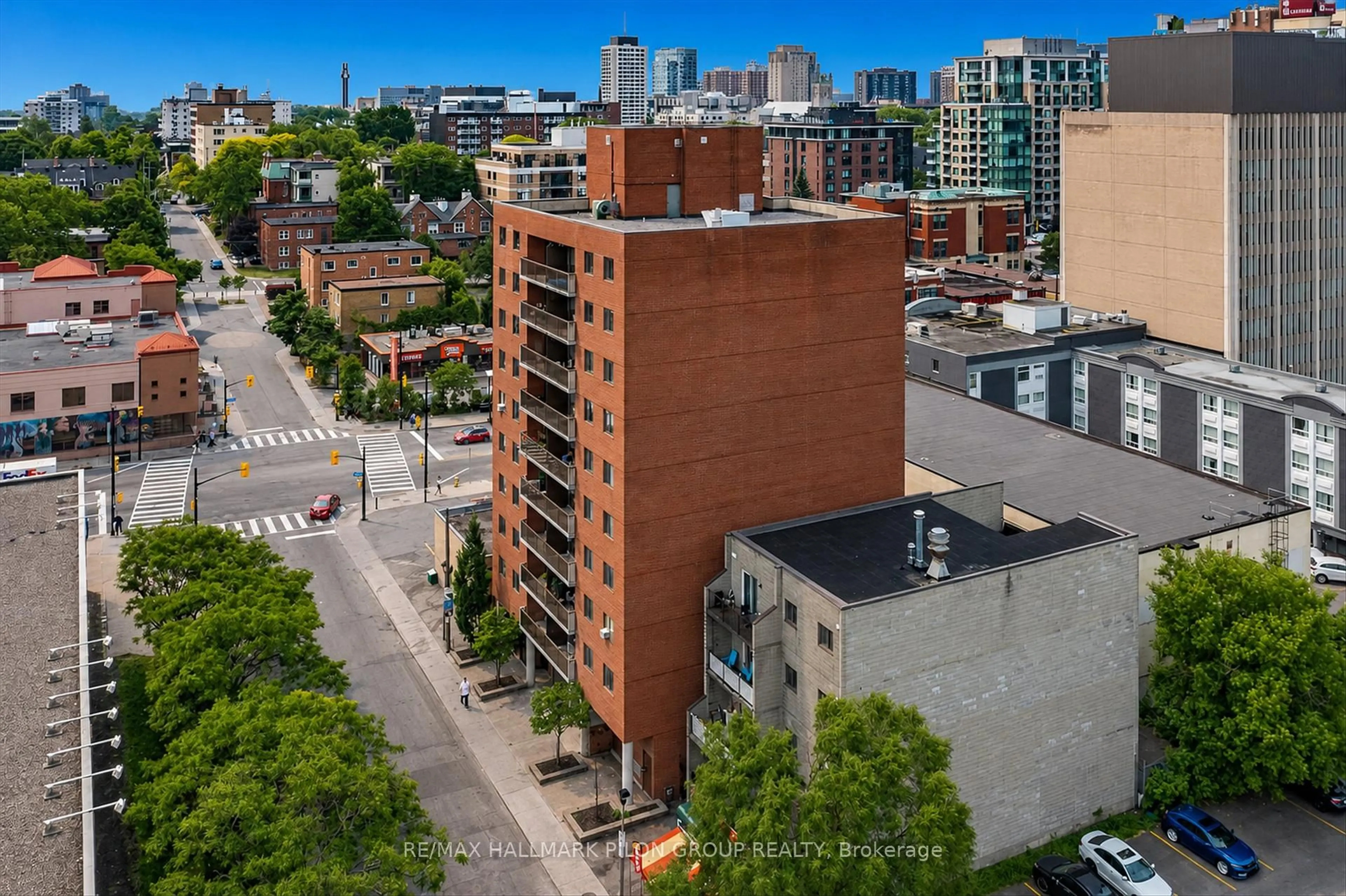 A pic from outside/outdoor area/front of a property/back of a property/a pic from drone, city buildings view from balcony for 154 Nelson St #902, Ottawa Ontario K1N 7R5