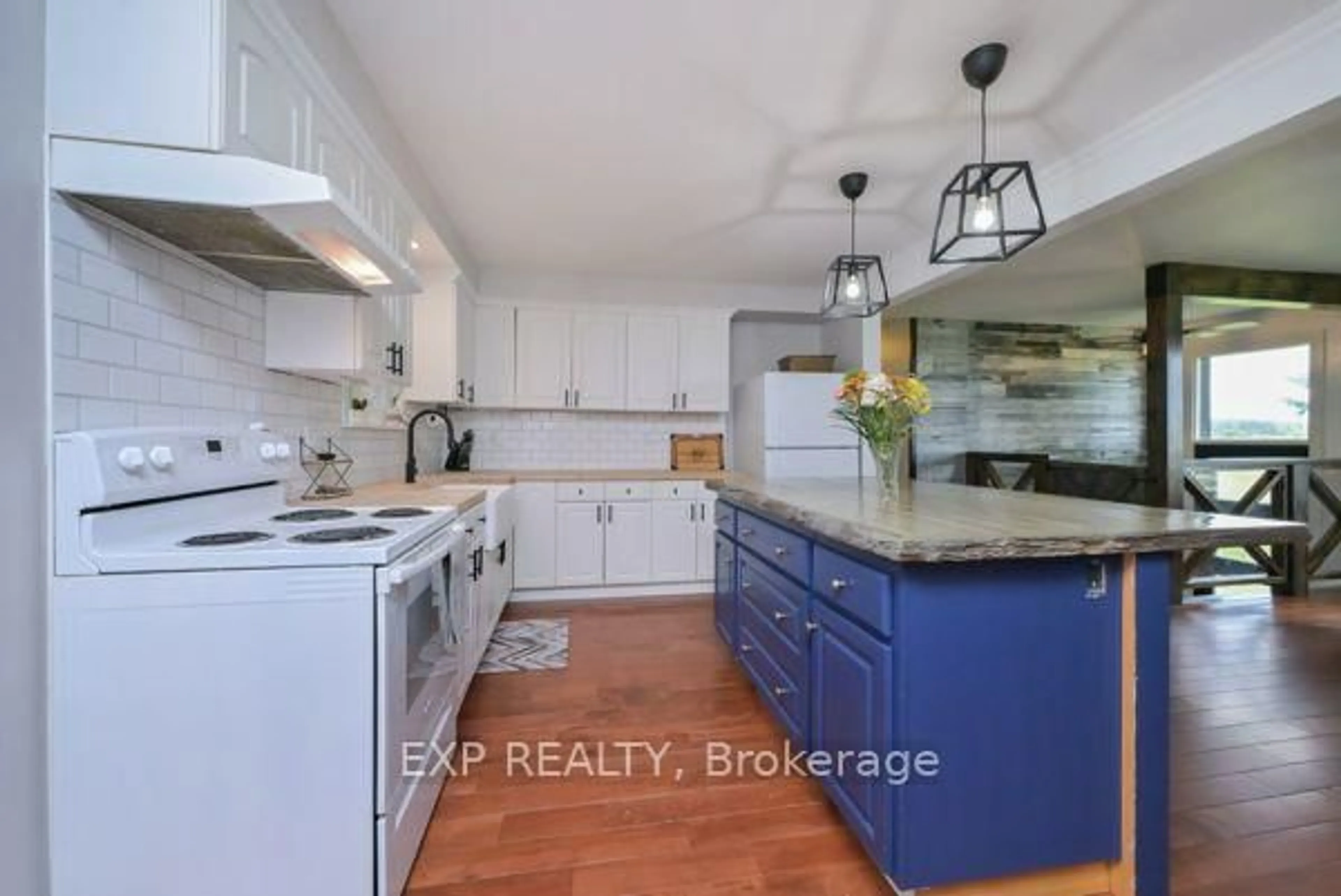 Open concept kitchen, ceramic/tile floor for 77384 7th Line, Melancthon Ontario L9V 2B5