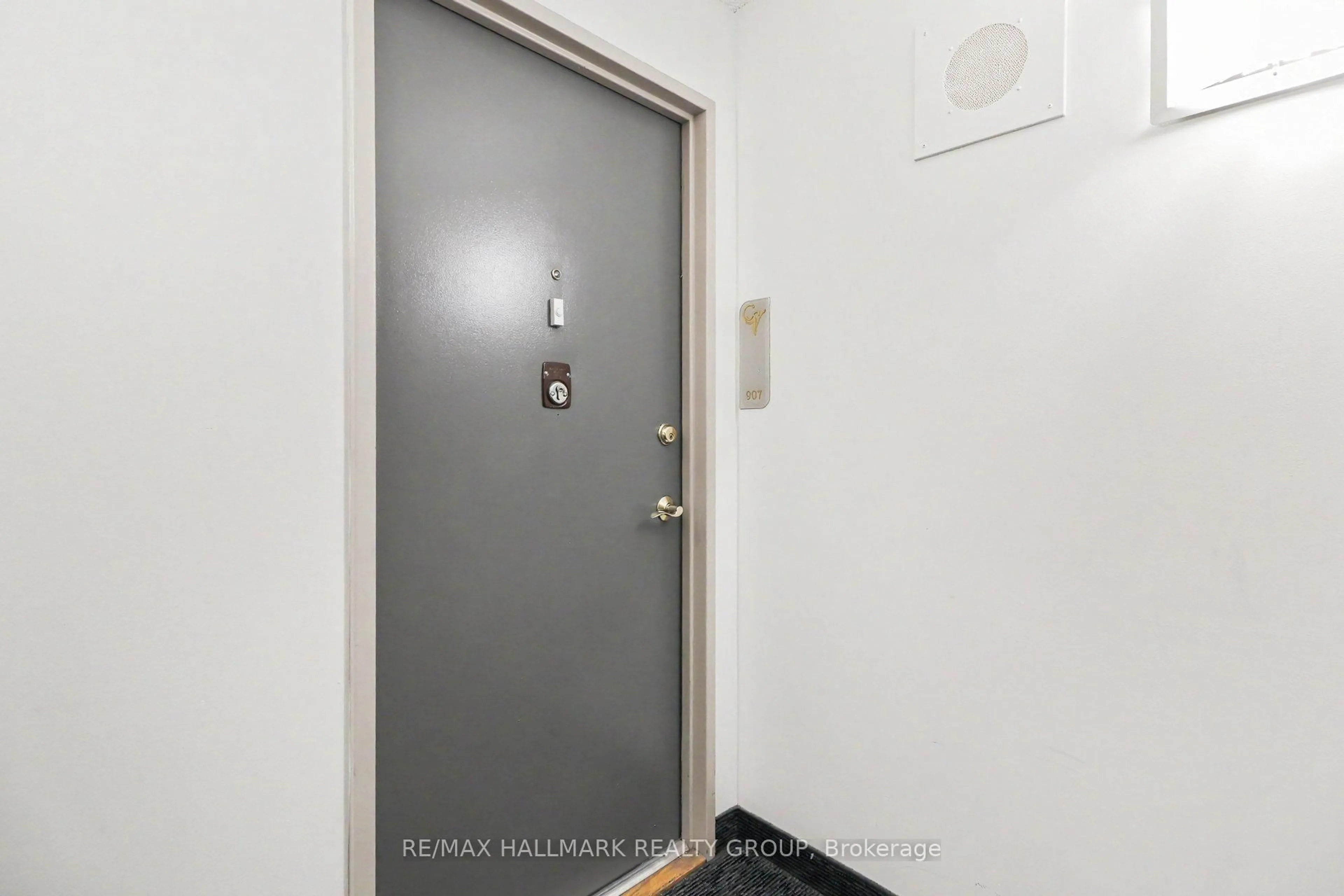 Indoor entryway for 158C McArthur Ave #907, Ottawa Ontario K1L 8E7