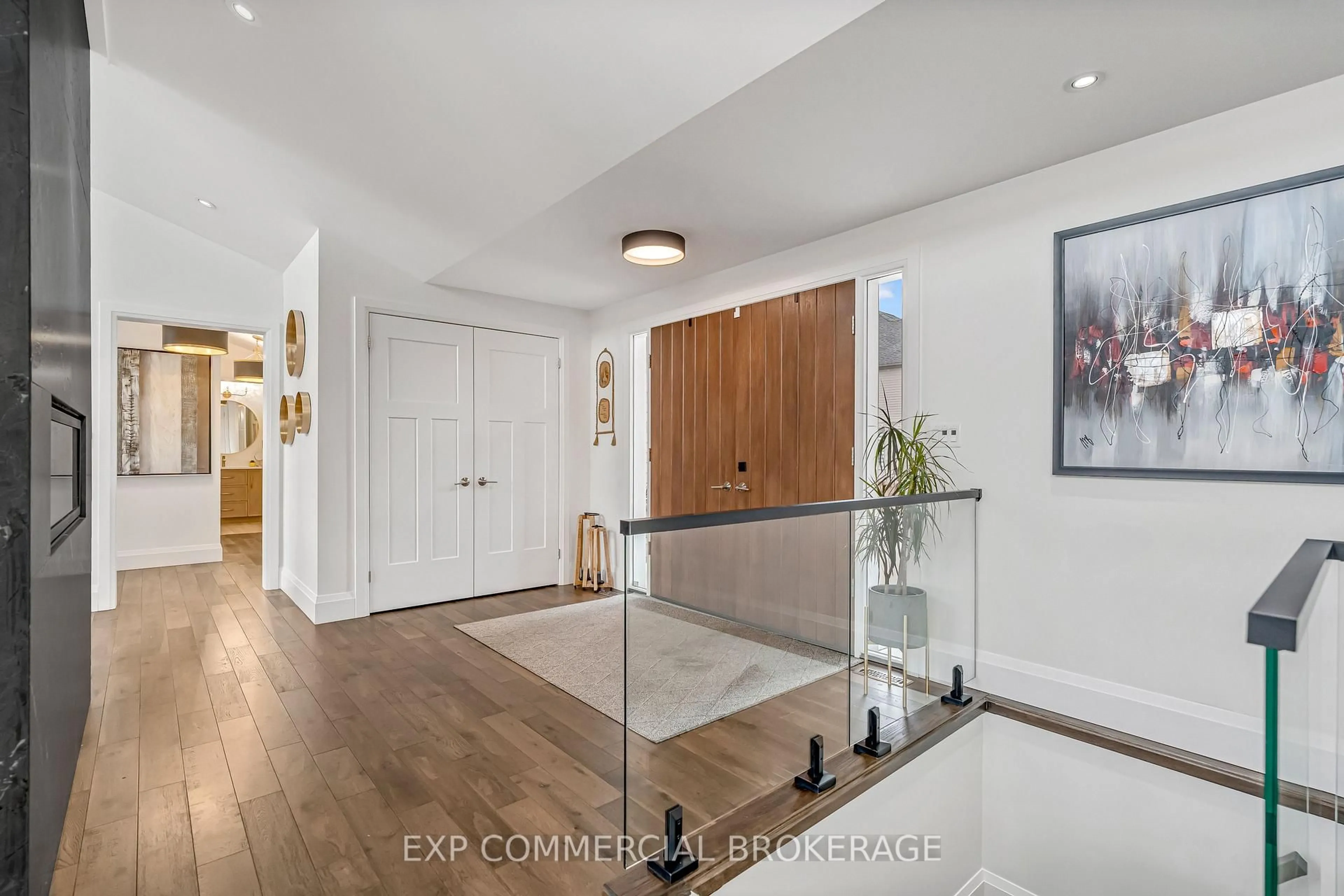 Indoor entryway for 132 Parkview Dr, Woodstock Ontario N4T 0J2