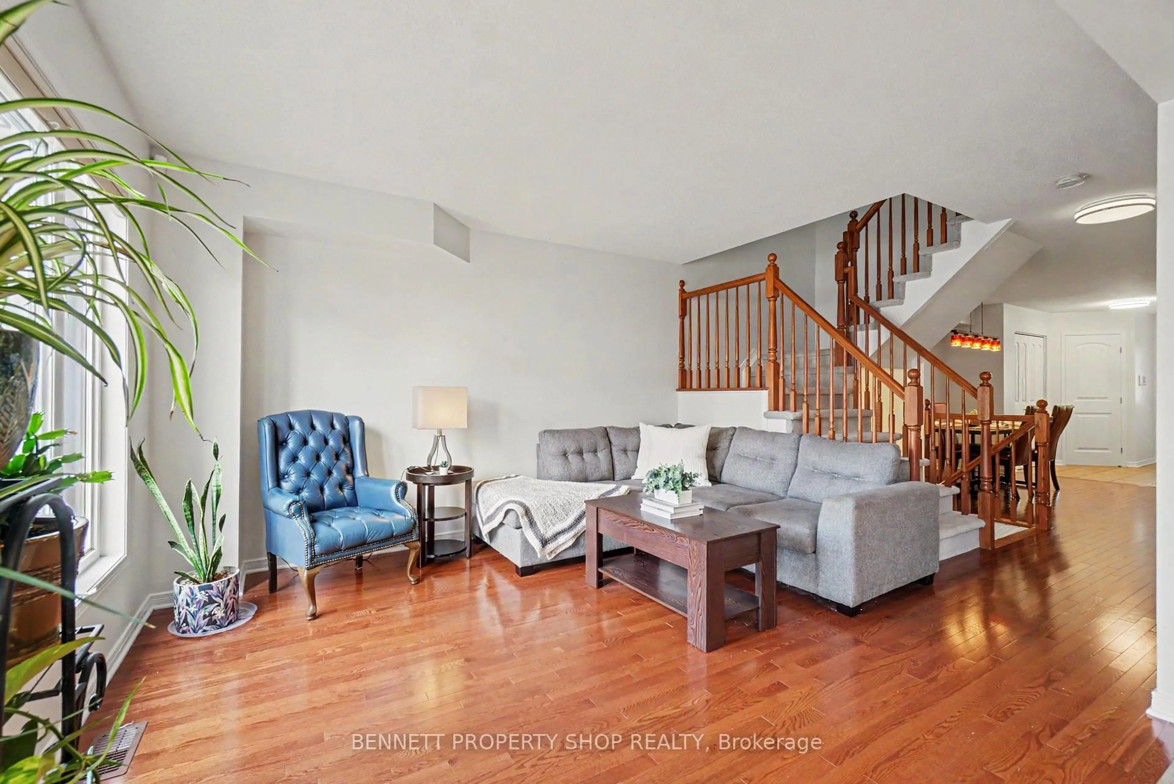 Living room with furniture, unknown for 330 Laguna St, Ottawa Ontario K1T 0L1