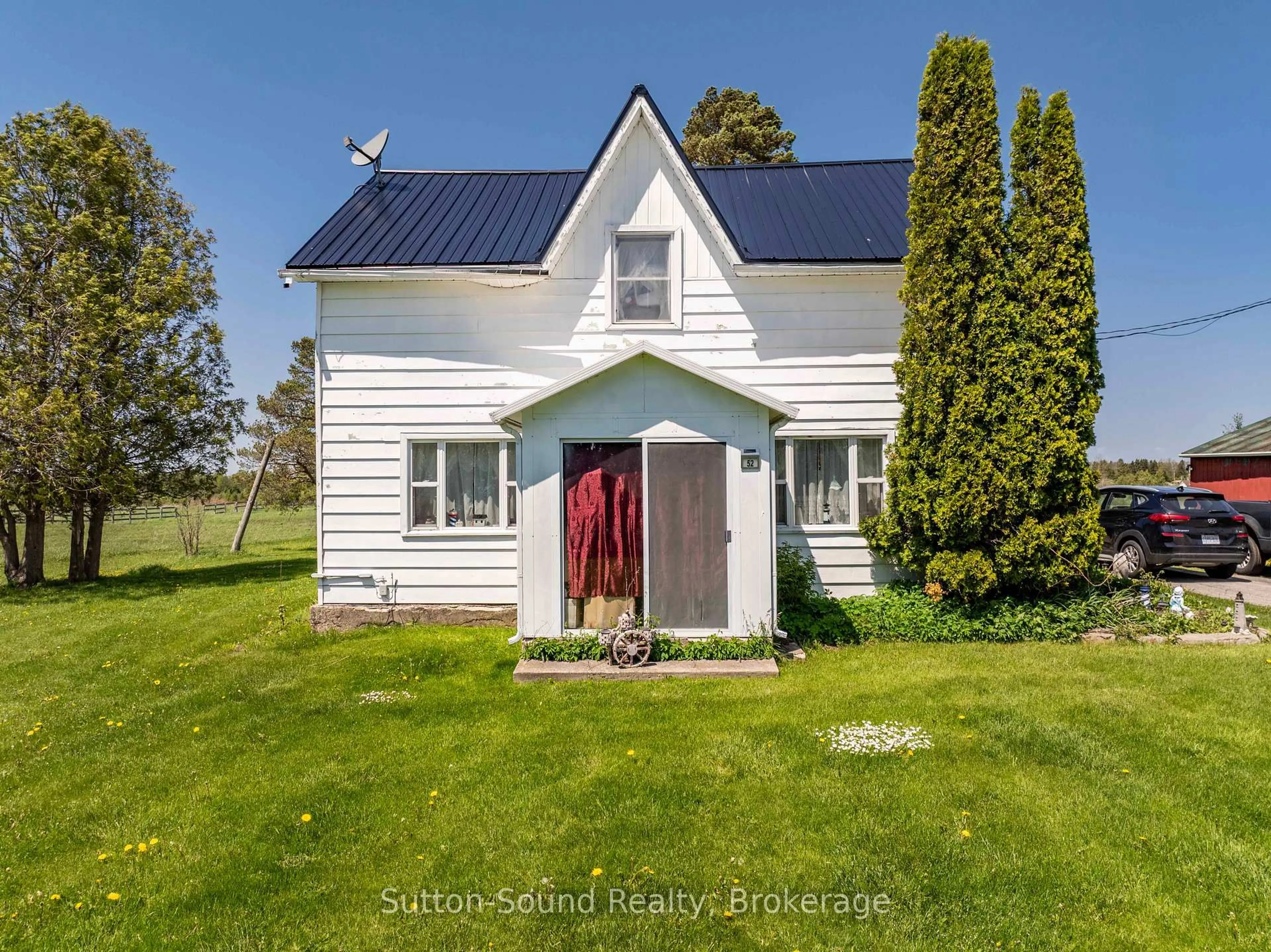 A pic from outside/outdoor area/front of a property/back of a property/a pic from drone, building for 40 Elm St, South Bruce Peninsula Ontario N0H 2T0