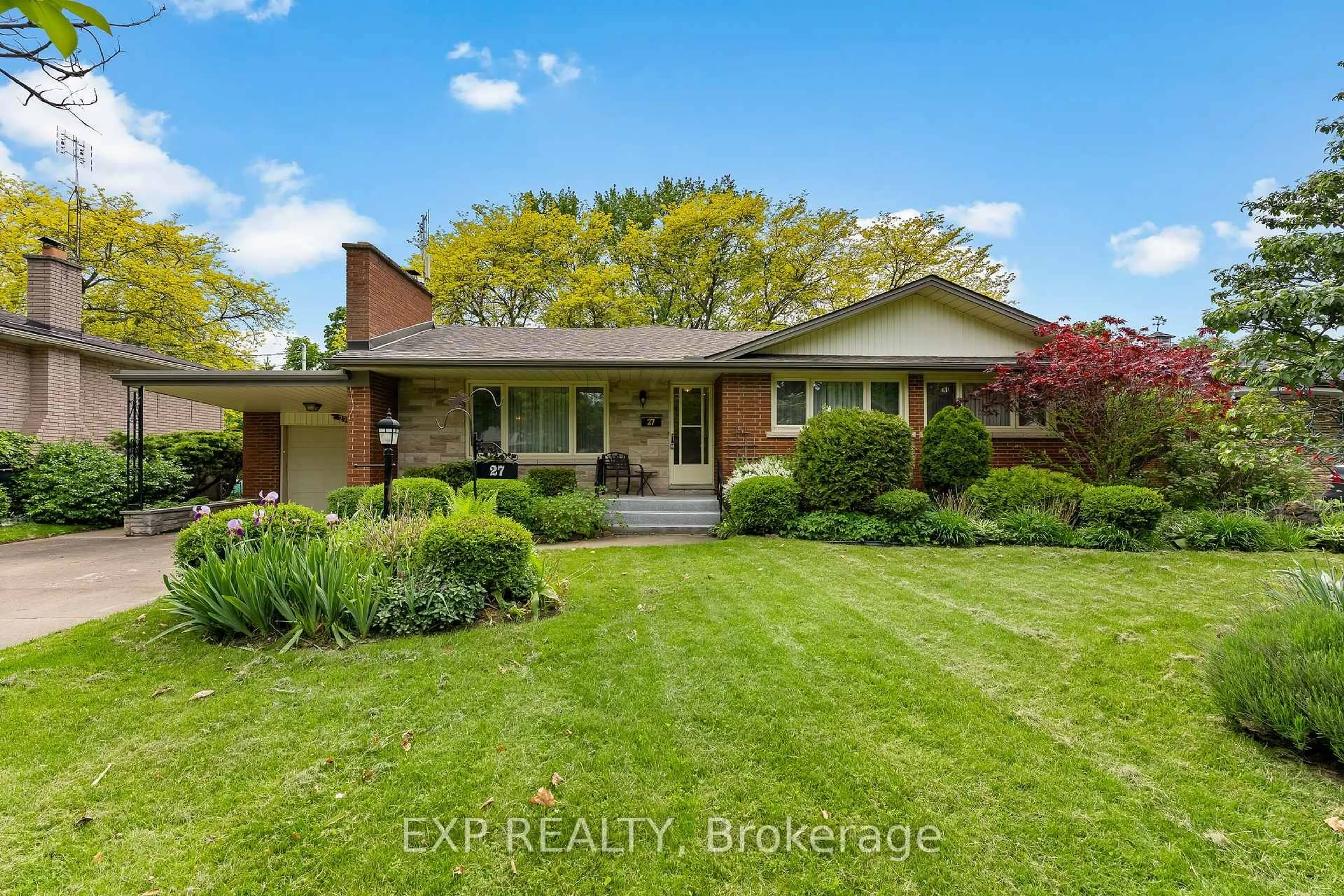 Home with brick exterior material, street for 27 Mississauga Rd, St. Catharines Ontario L2N 3K3