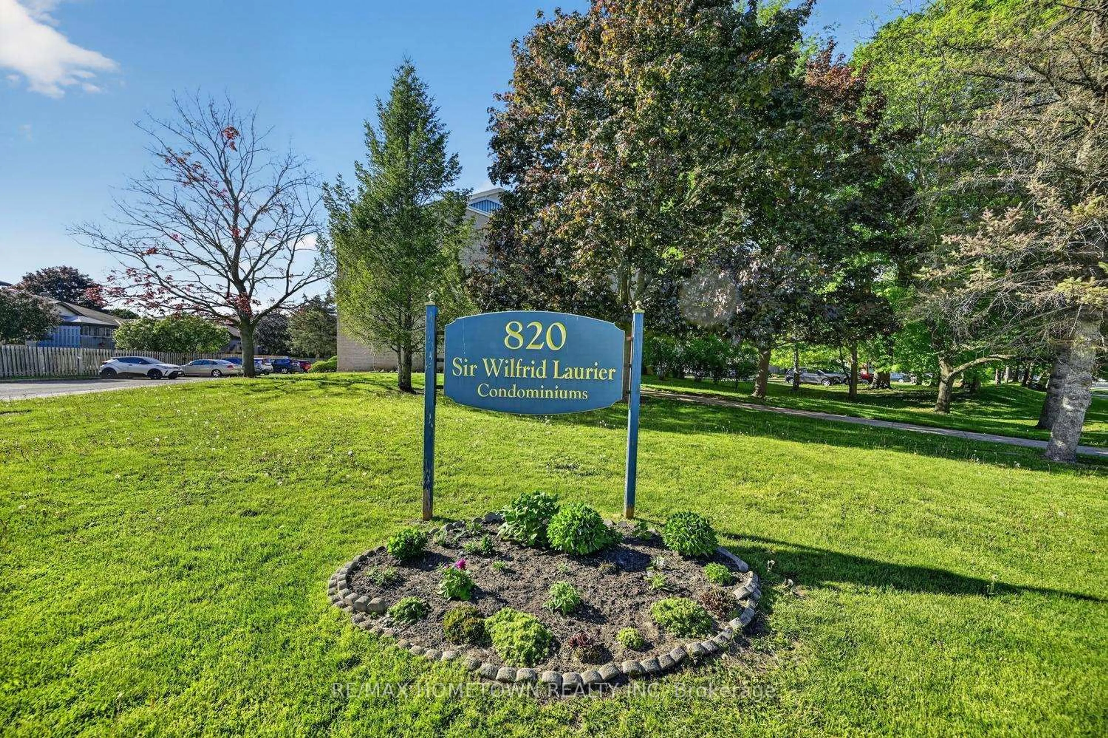 Indoor foyer for 820 Laurier Blvd #304, Brockville Ontario K6V 6Z2