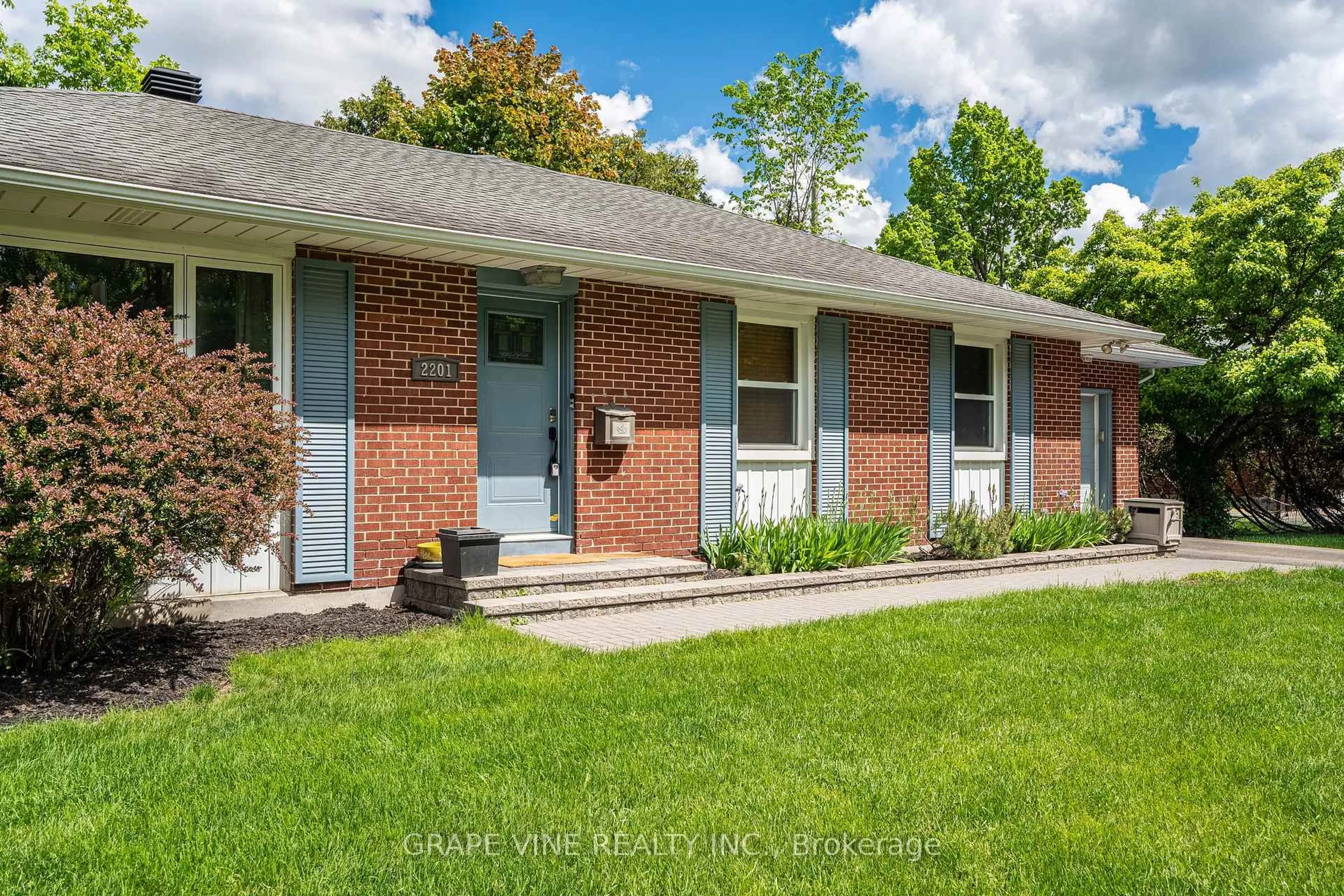 Home with brick exterior material, street for 2201 Braeside Ave, Ottawa Ontario K1H 7J6