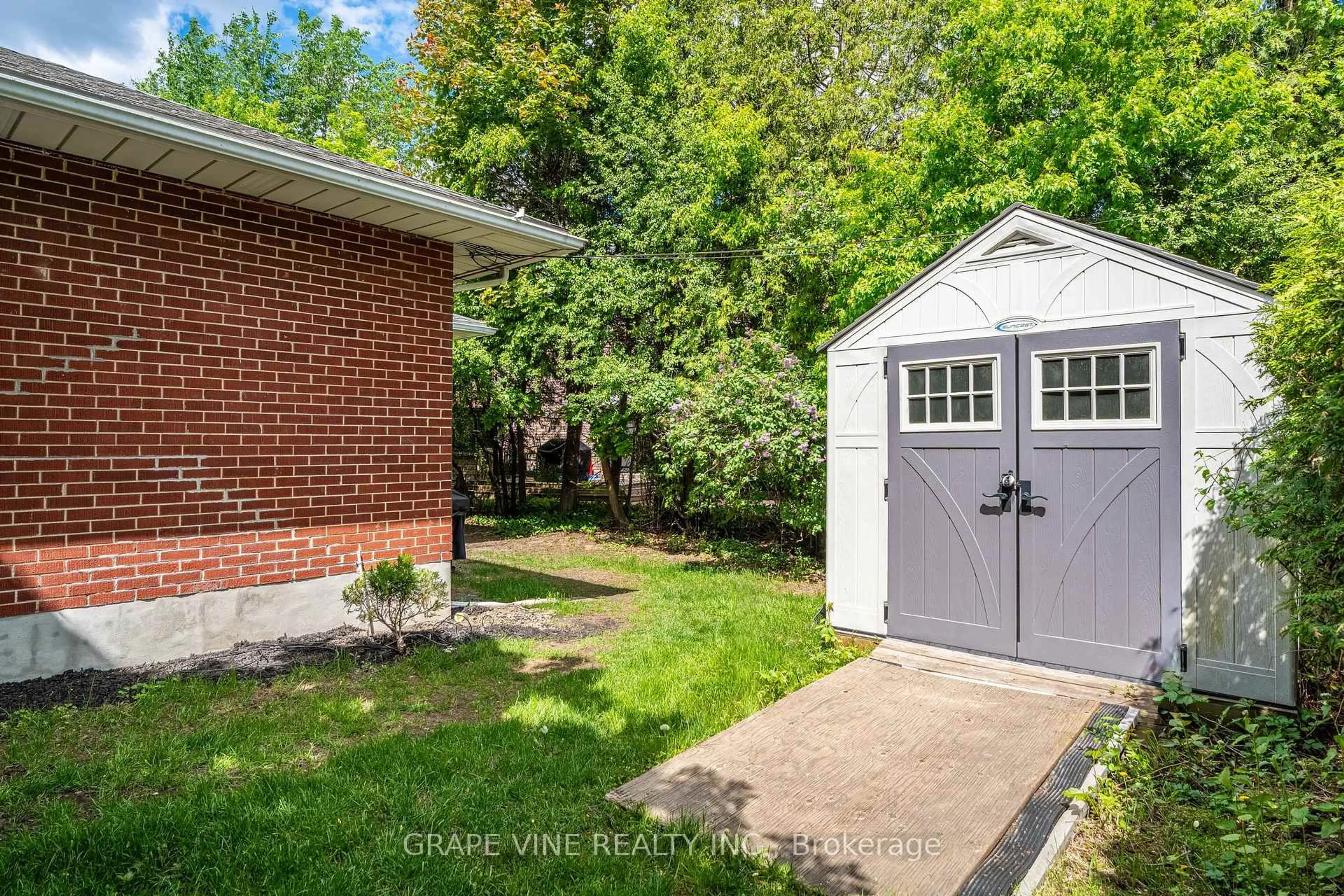Unknown for 2201 Braeside Ave, Ottawa Ontario K1H 7J6