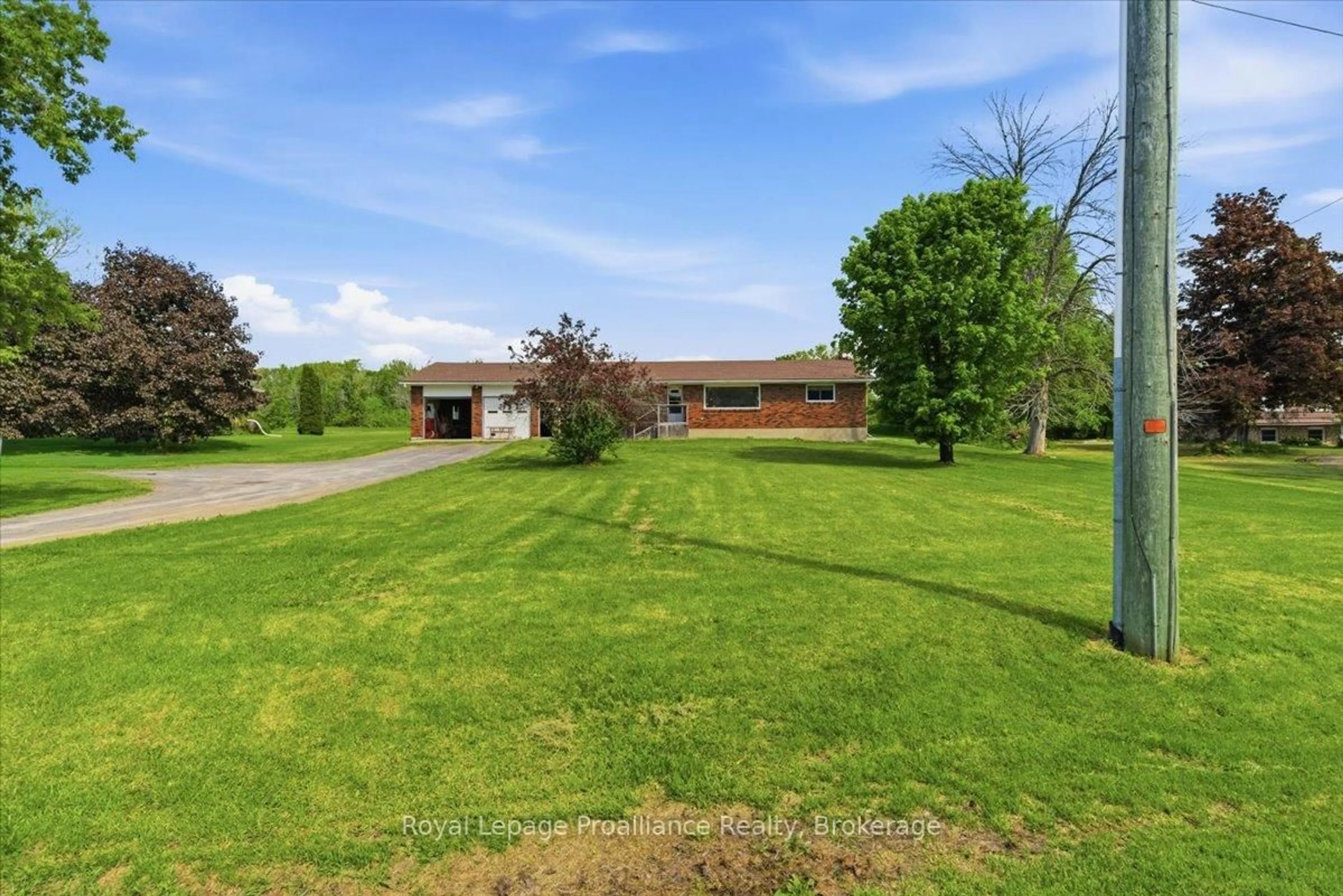A pic from outside/outdoor area/front of a property/back of a property/a pic from drone, unknown for 1063 Casey Rd, Belleville Ontario K8N 4Z6