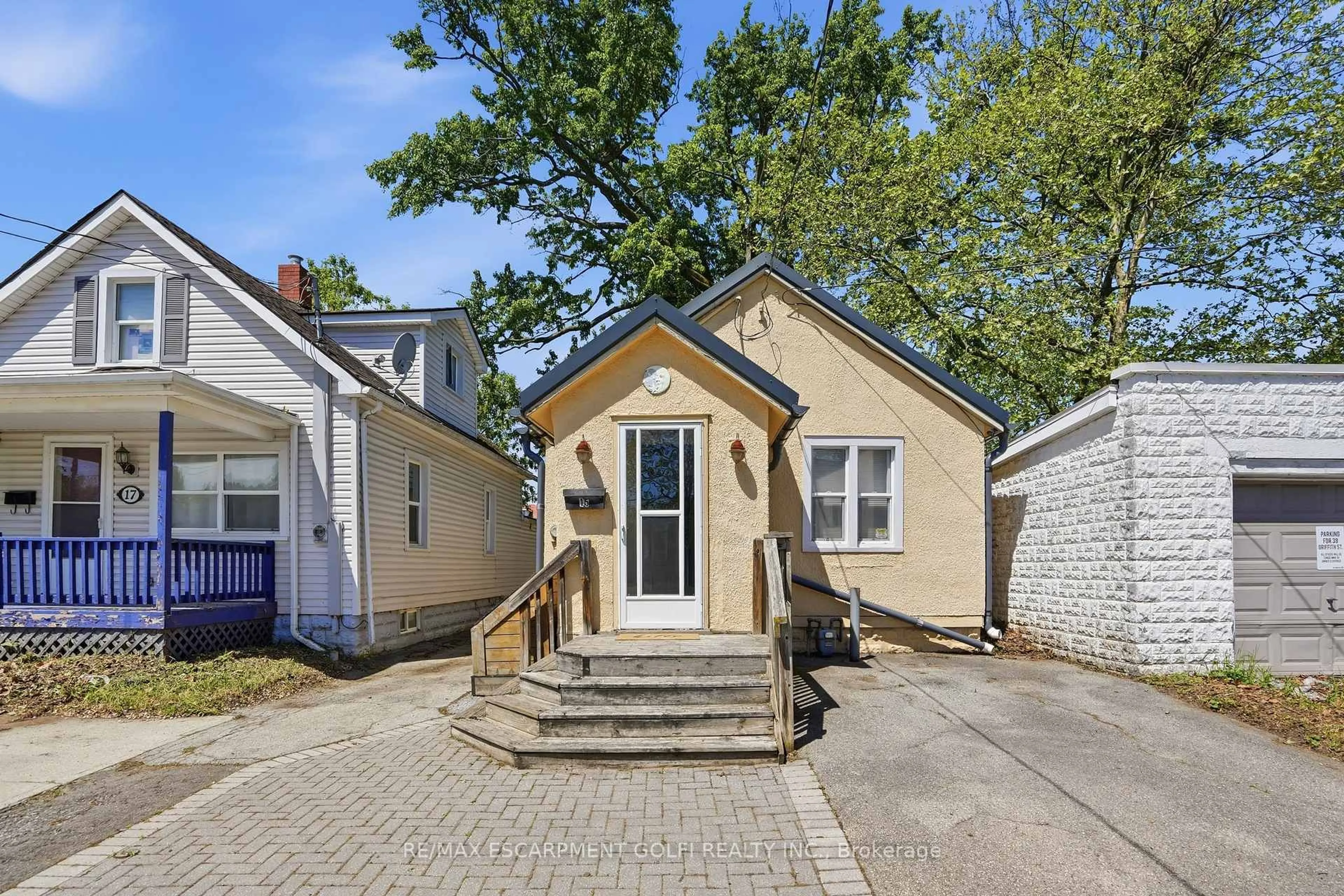 Unknown for 15 Kent St, Welland Ontario L3B 3G9