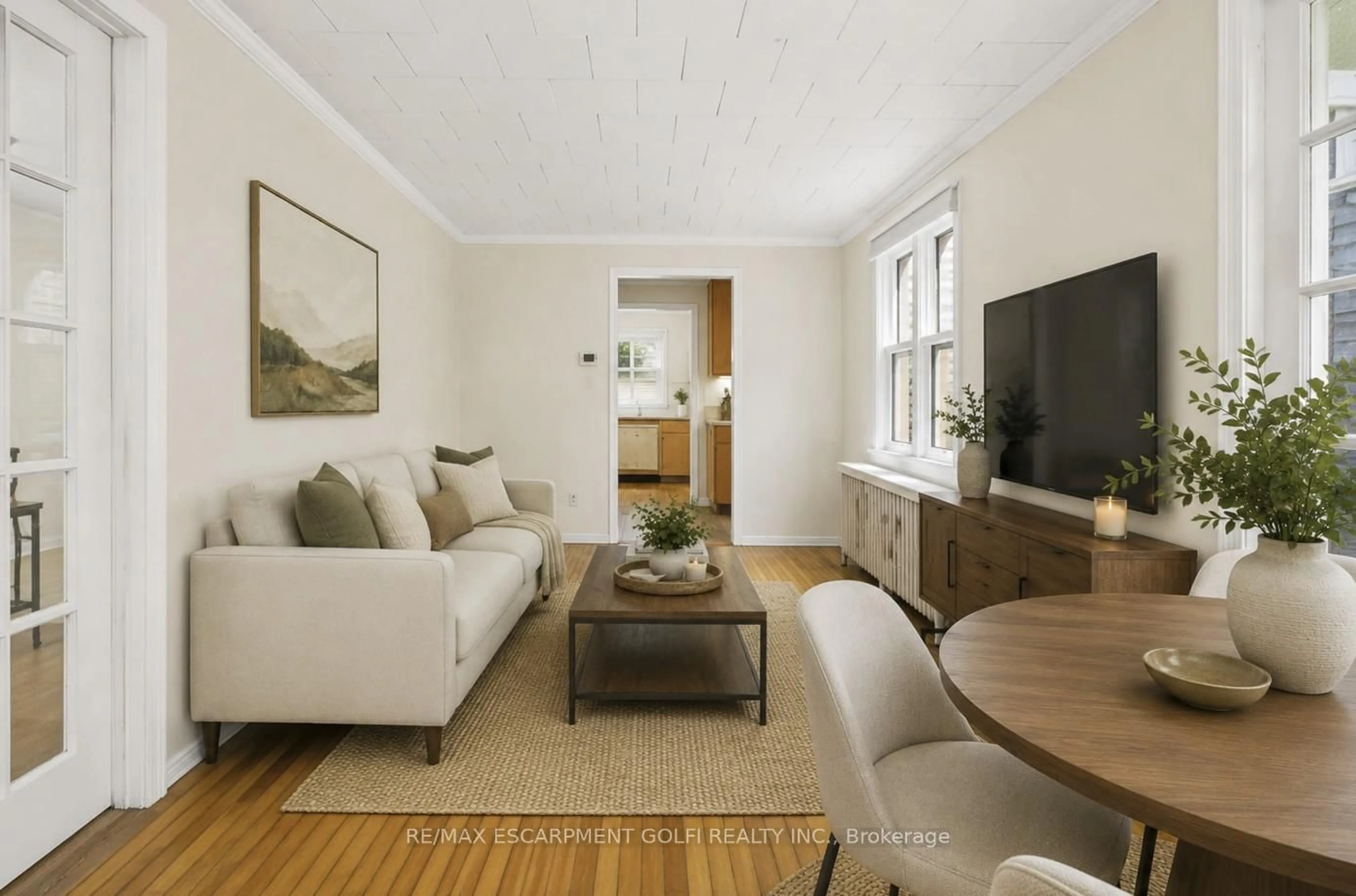 Living room with furniture, unknown for 15 Kent St, Welland Ontario L3B 3G9