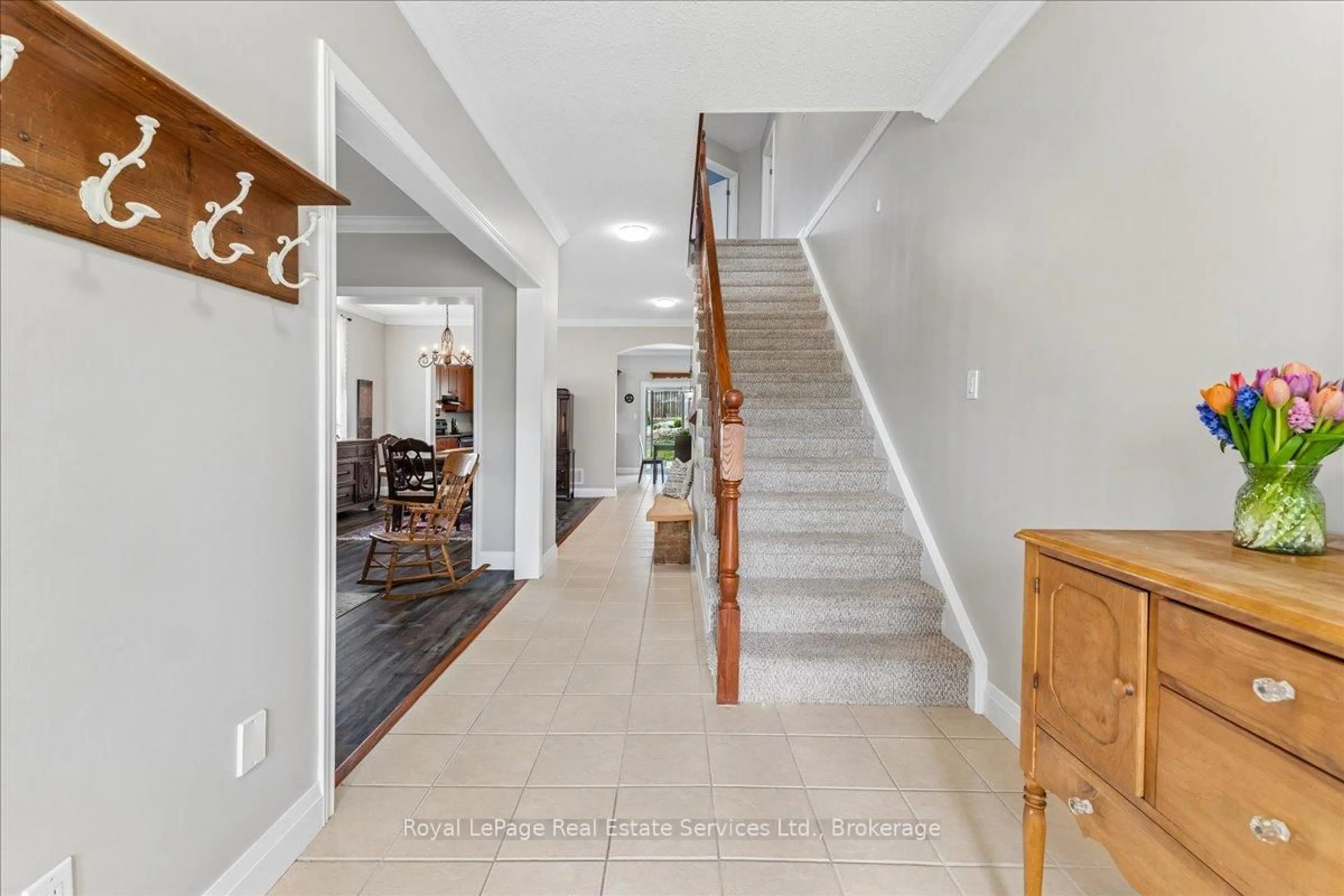 Indoor foyer for 160 May St, Guelph/Eramosa Ontario N0B 2K0