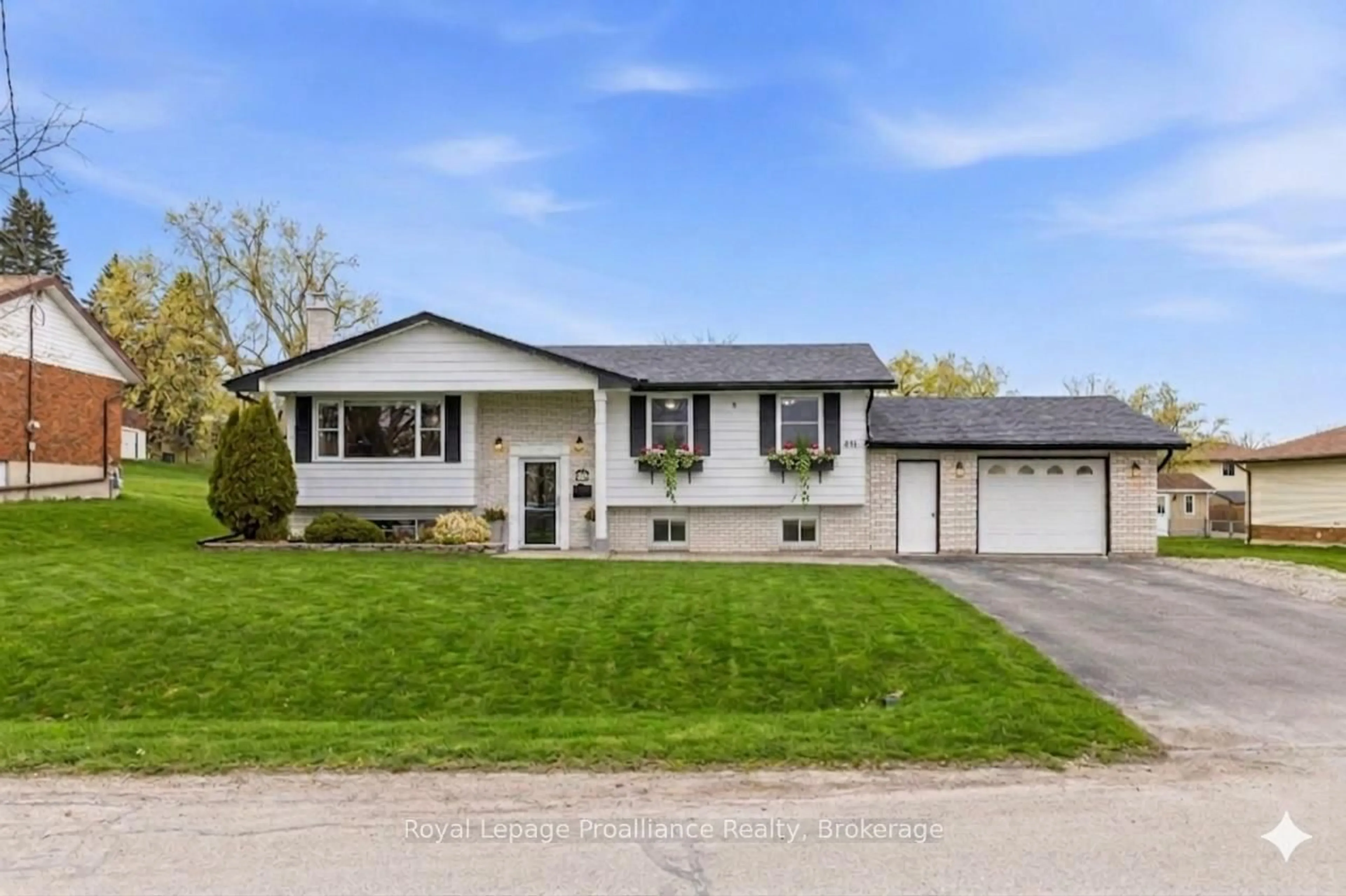 Home with vinyl exterior material, street for 836 Stewart Dr, Peterborough Ontario K9J 7R4