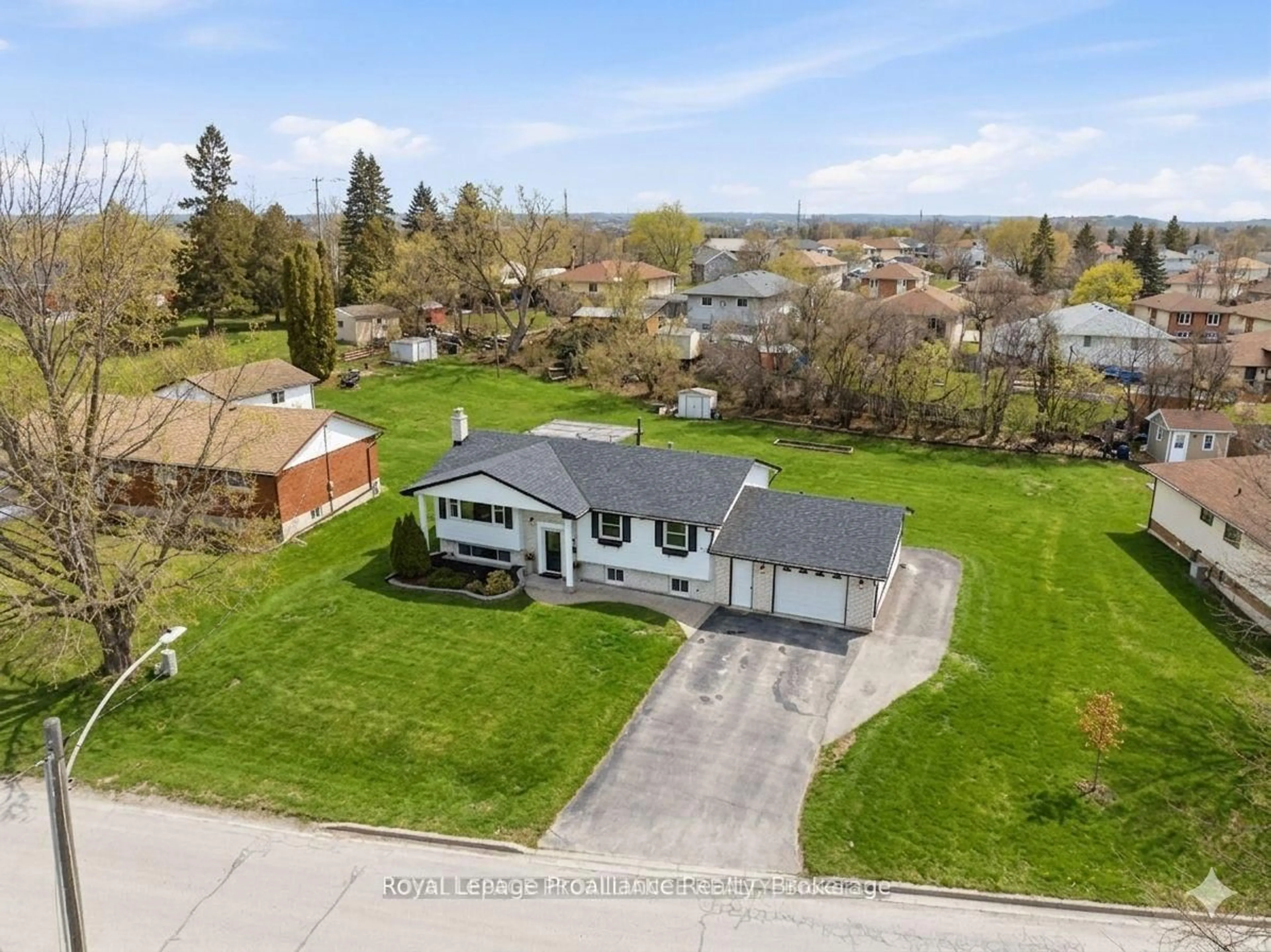 A pic from outside/outdoor area/front of a property/back of a property/a pic from drone, street for 836 Stewart Dr, Peterborough Ontario K9J 7R4