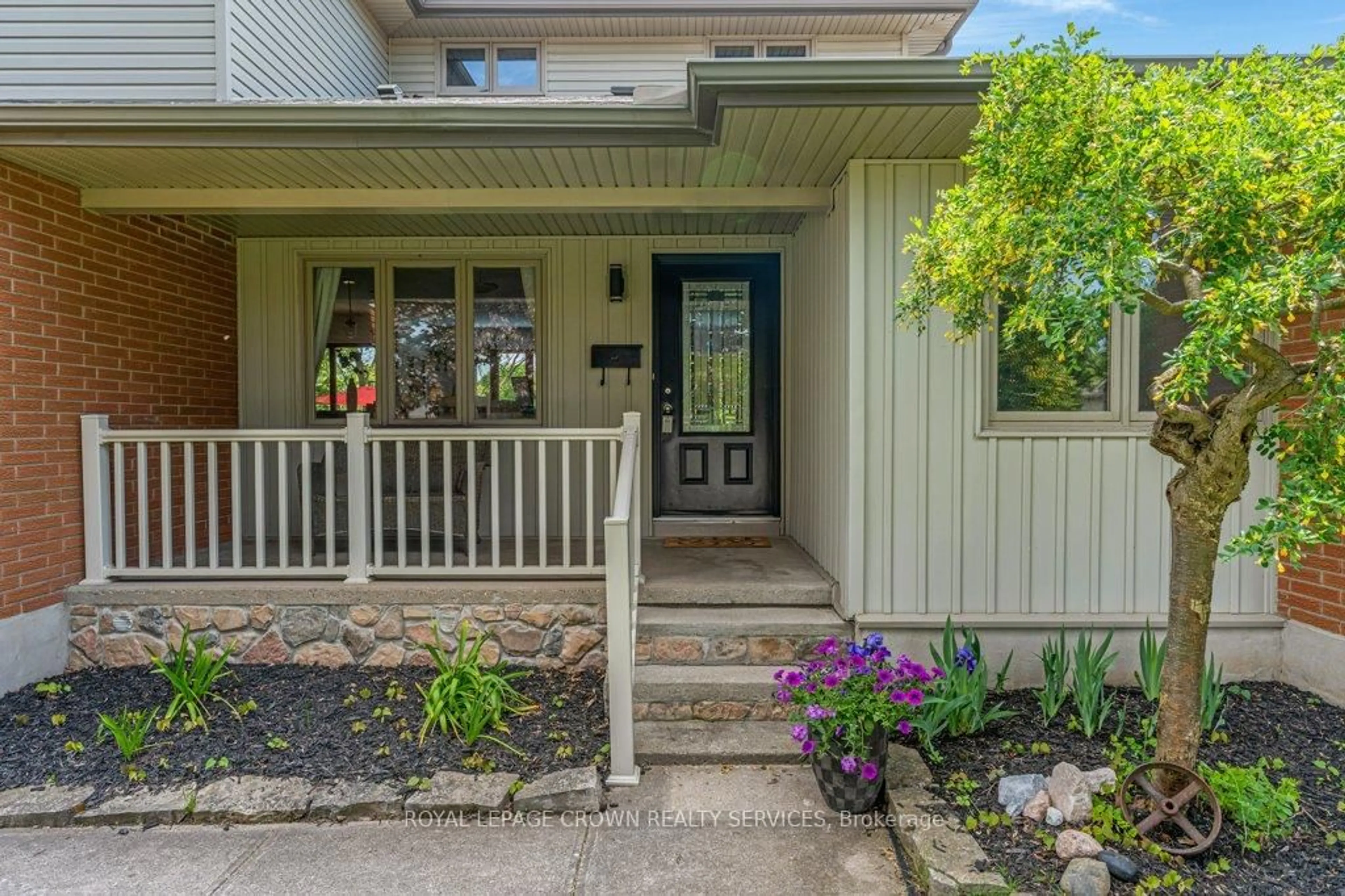 Indoor entryway for 26 Esther Ave, Cambridge Ontario N1S 4L6