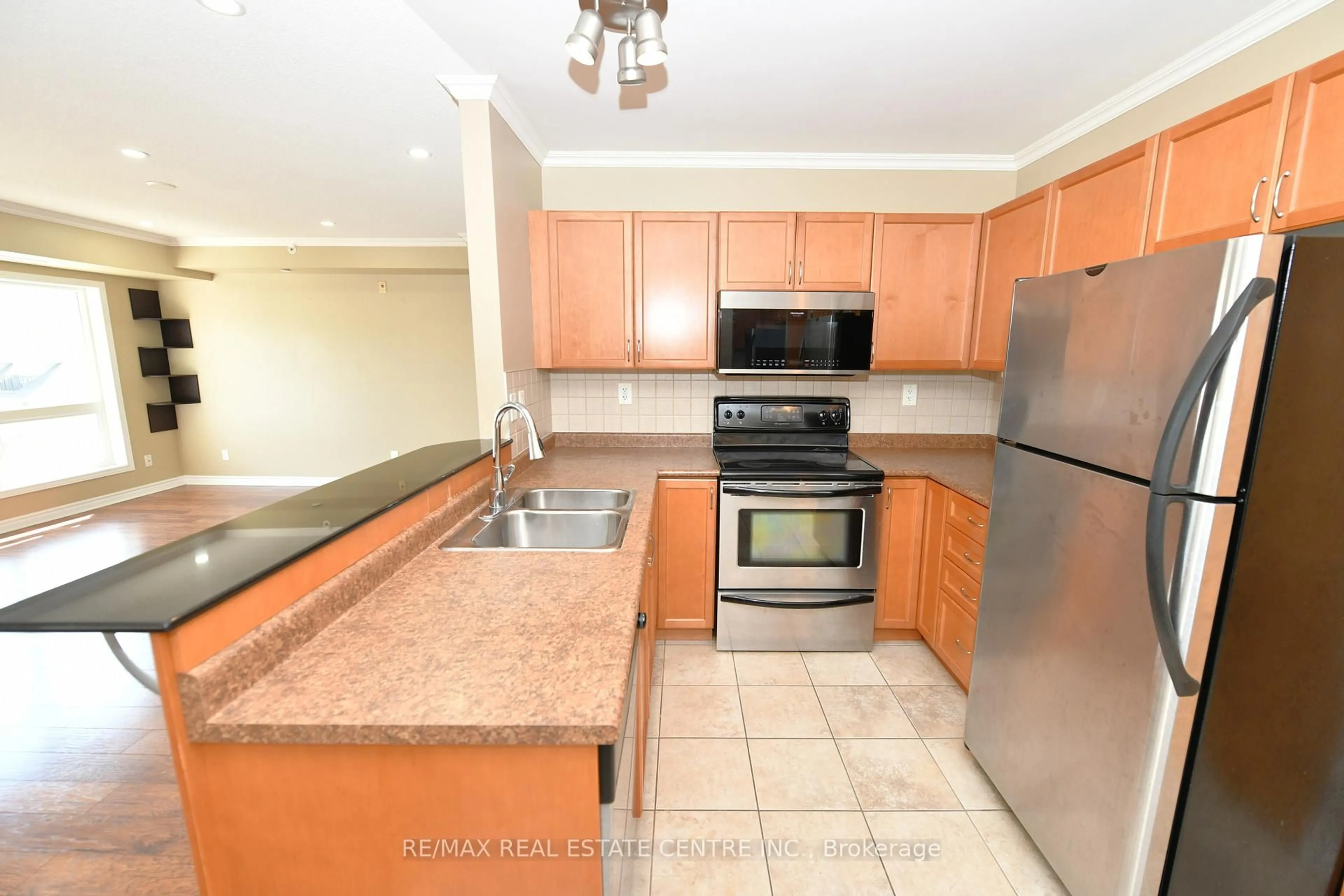 Standard kitchen, unknown for 8 Harris St #418, Cambridge Ontario N1R 8R1
