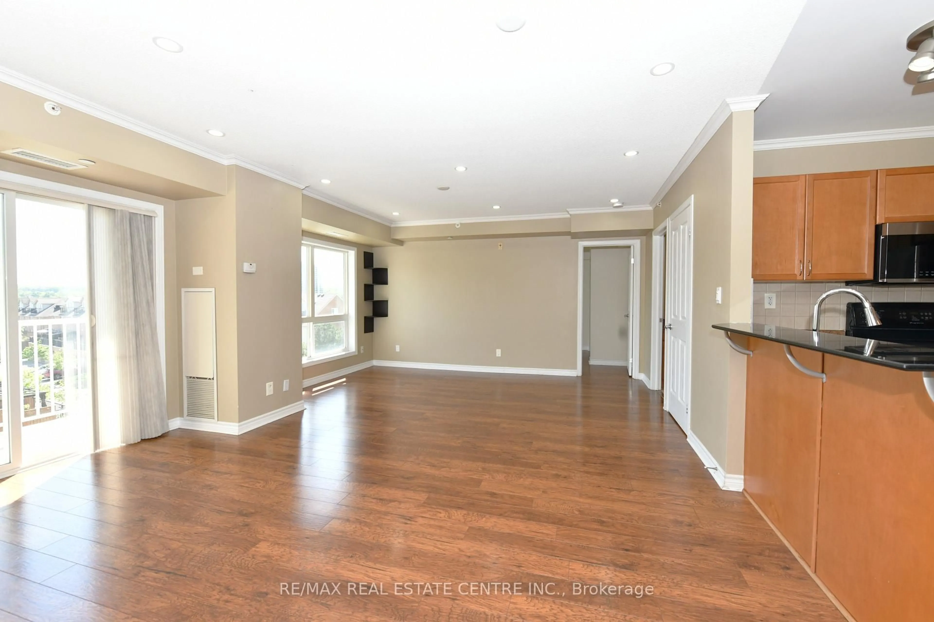 Unknown for 8 Harris St #418, Cambridge Ontario N1R 8R1