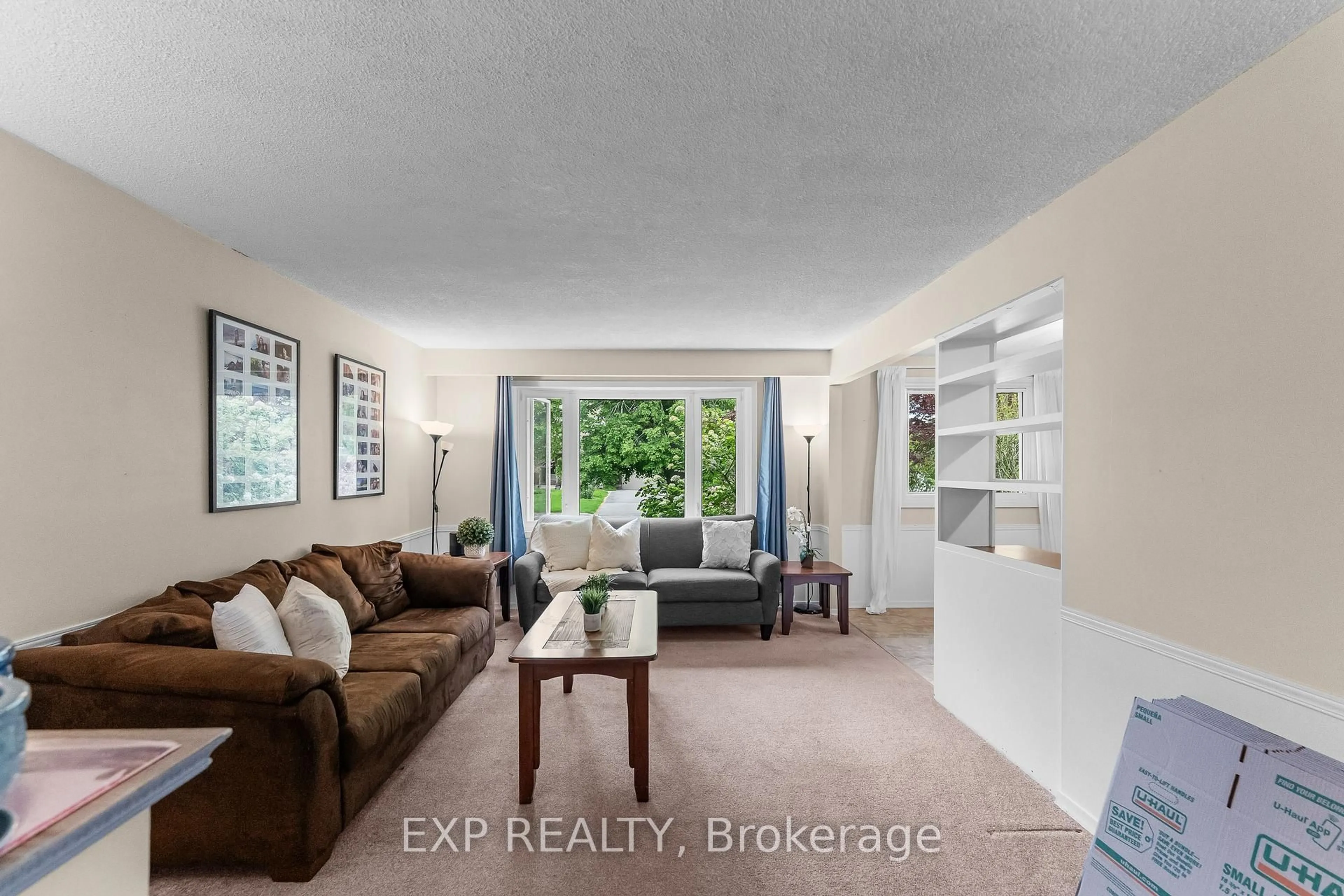 Living room with furniture, unknown for 11 Abraham Dr, St. Catharines Ontario L2M 6K7
