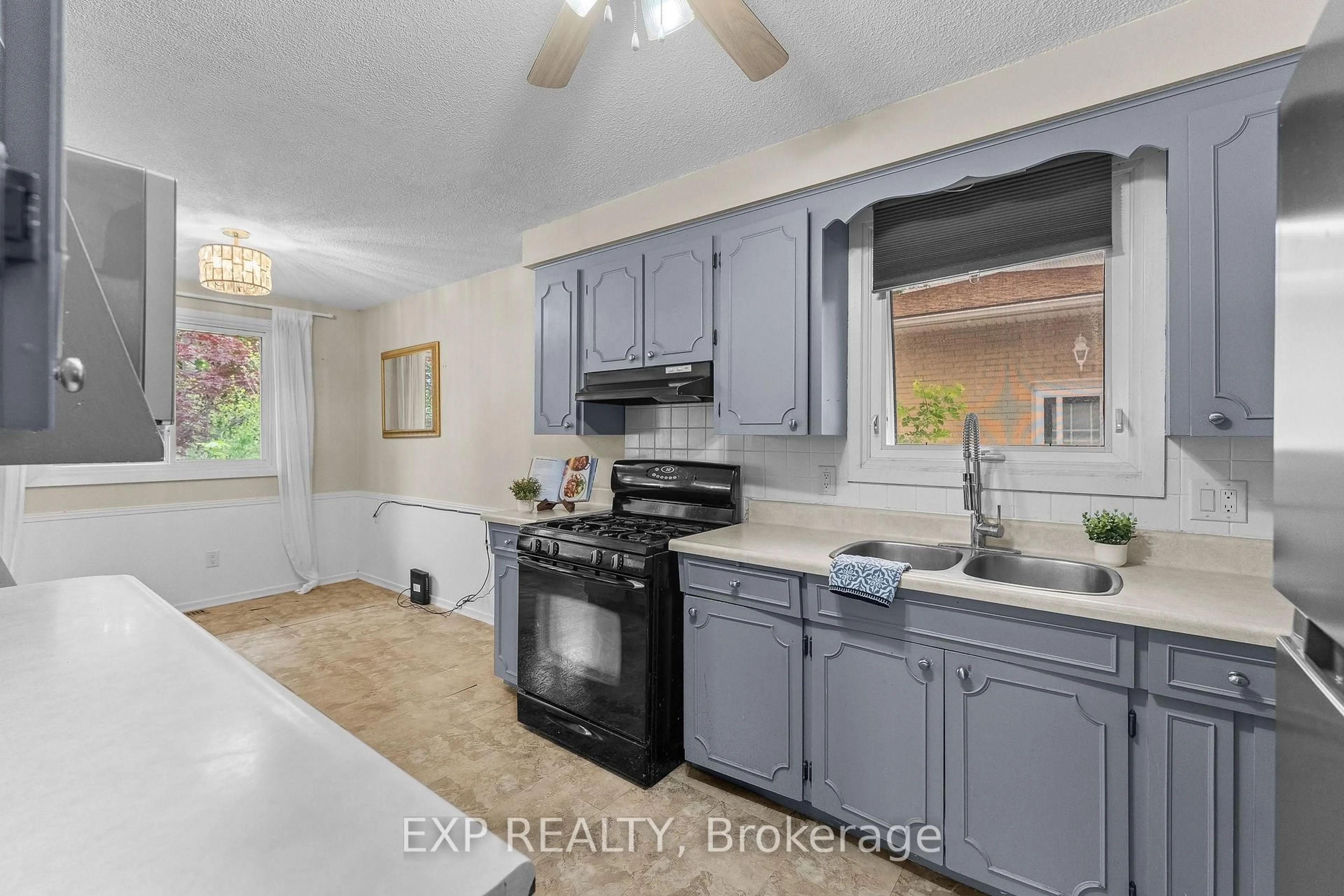 Unknown for 11 Abraham Dr, St. Catharines Ontario L2M 6K7